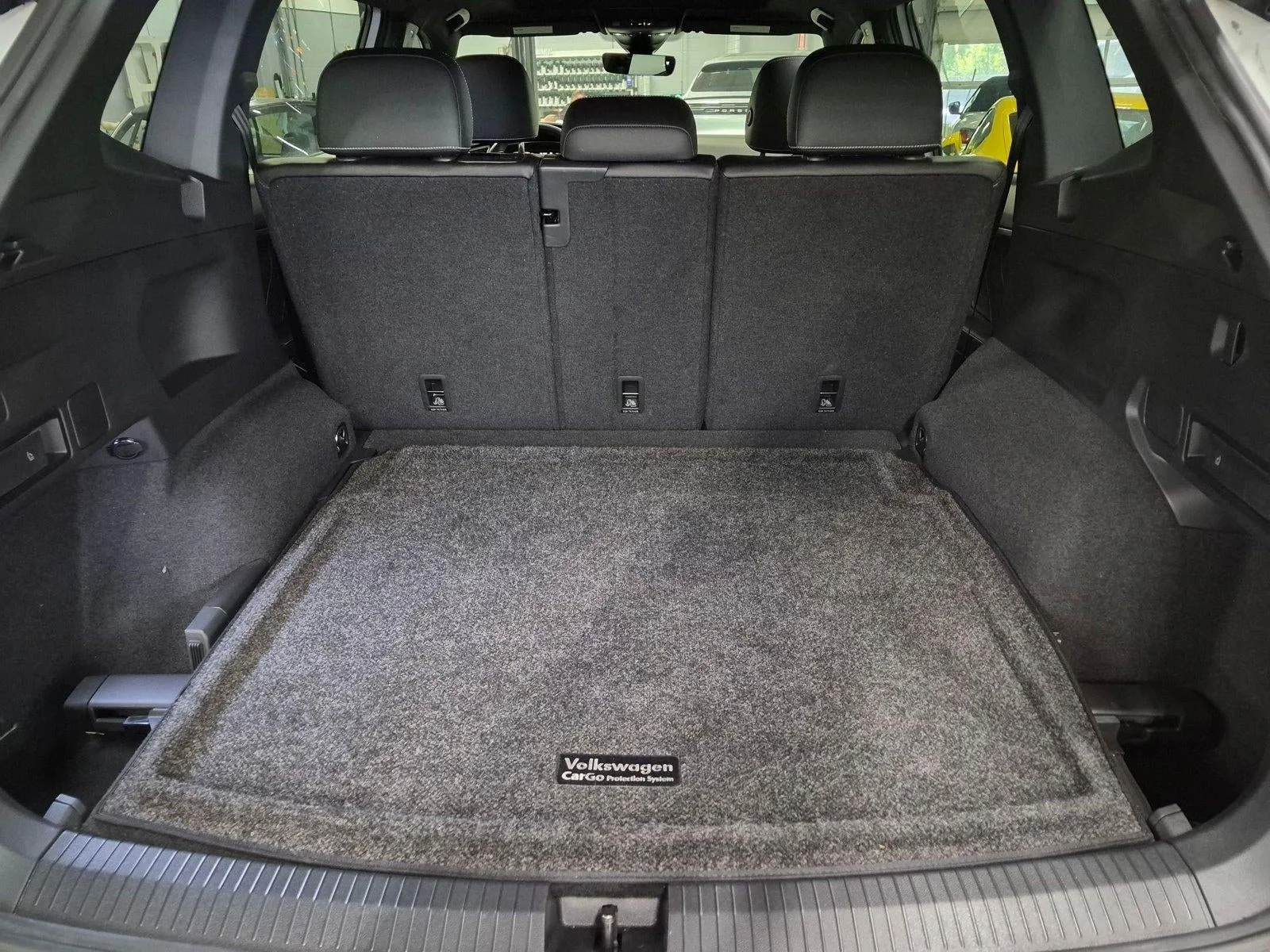 2022 Volkswagen Tiguan 2.0T SEL R-Line 4MOTION photo 10