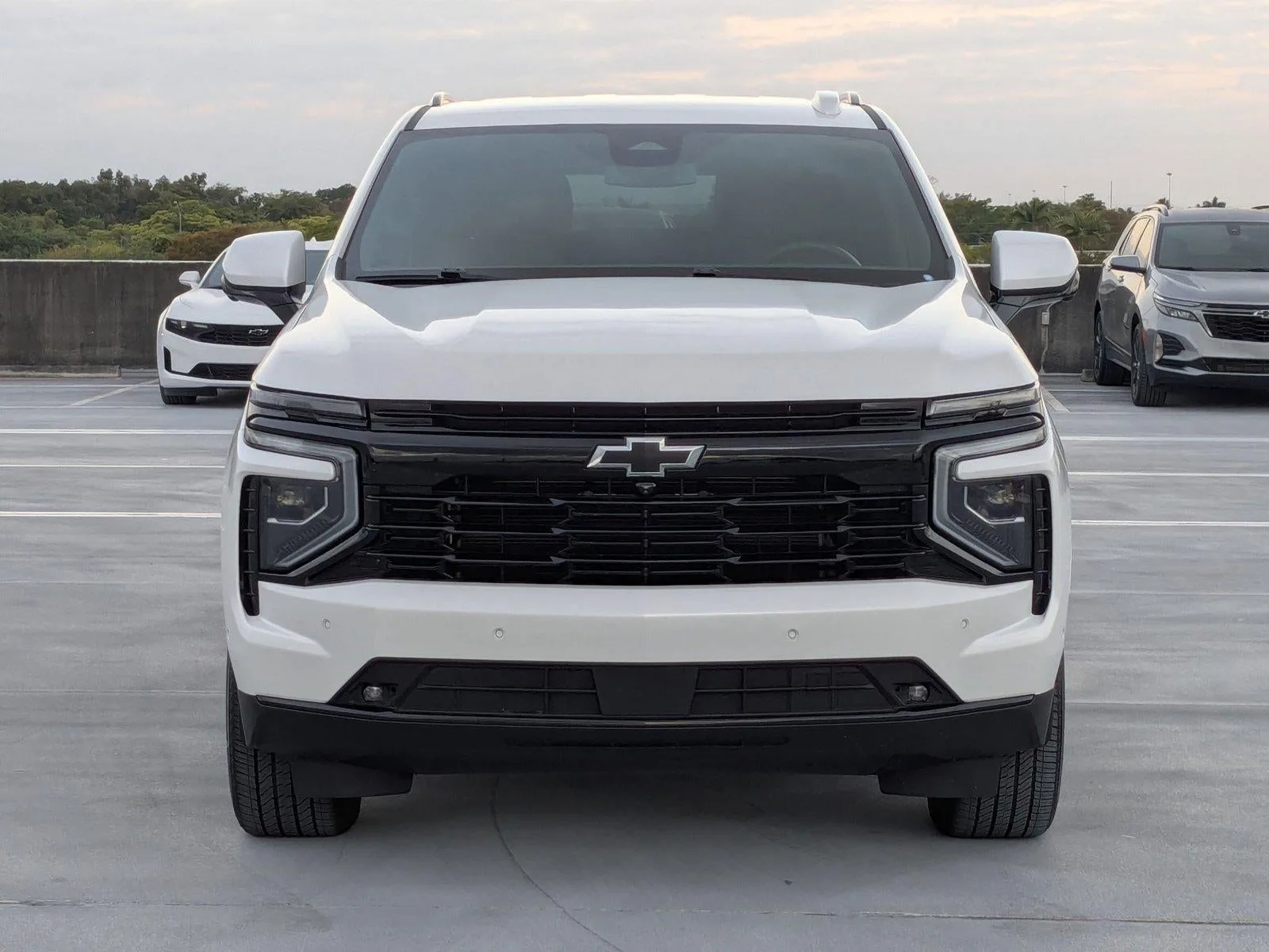 2025 Chevrolet Suburban RST photo 2