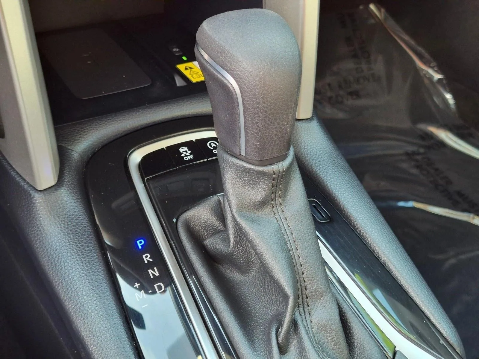 2023 Toyota Corolla Cross LE 2WD (Natl) photo 11
