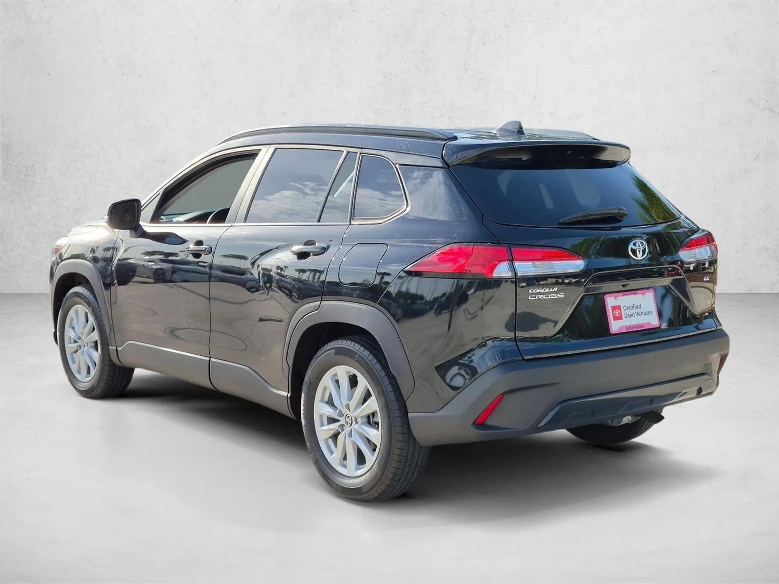 2023 Toyota Corolla Cross LE 2WD (Natl) photo 7