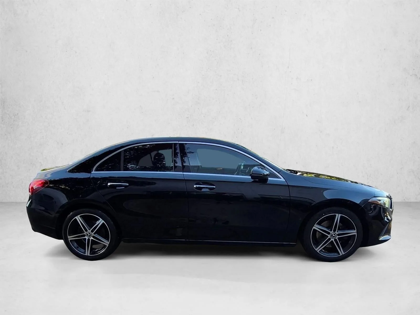 2022 Mercedes-Benz A-Class A 220 Sedan photo 4