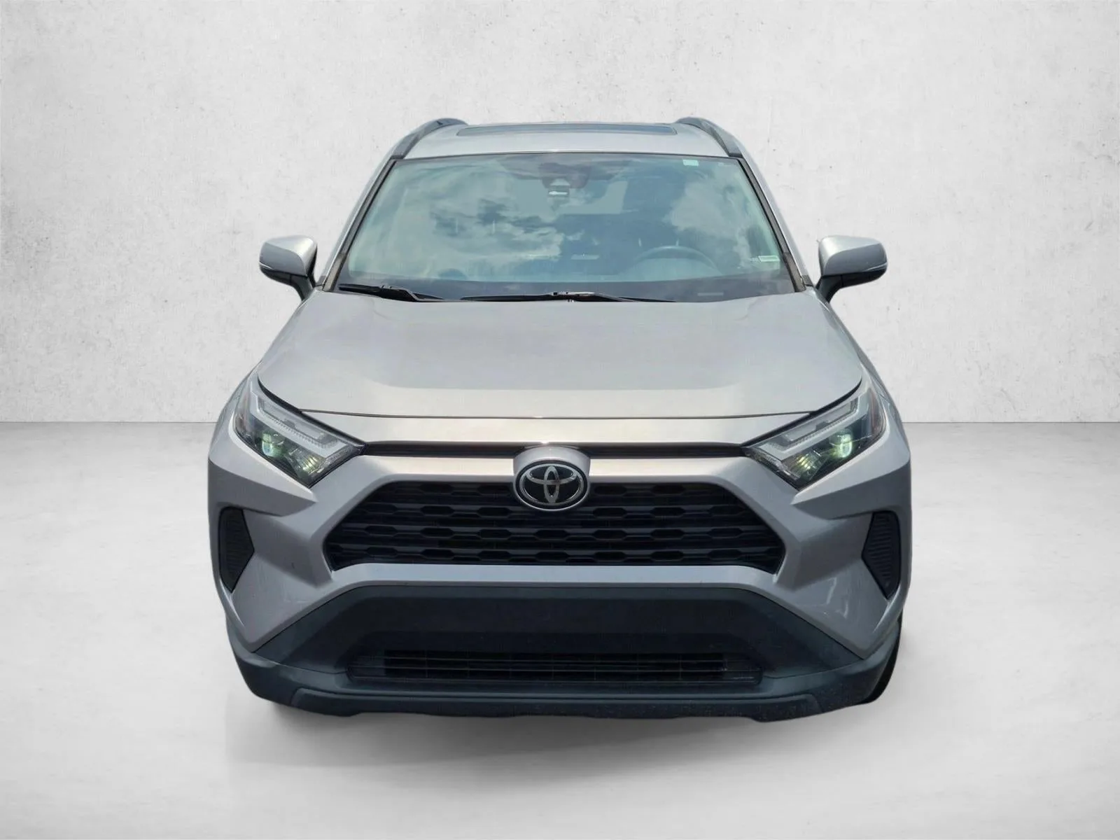 2022 Toyota RAV4 XLE photo 2