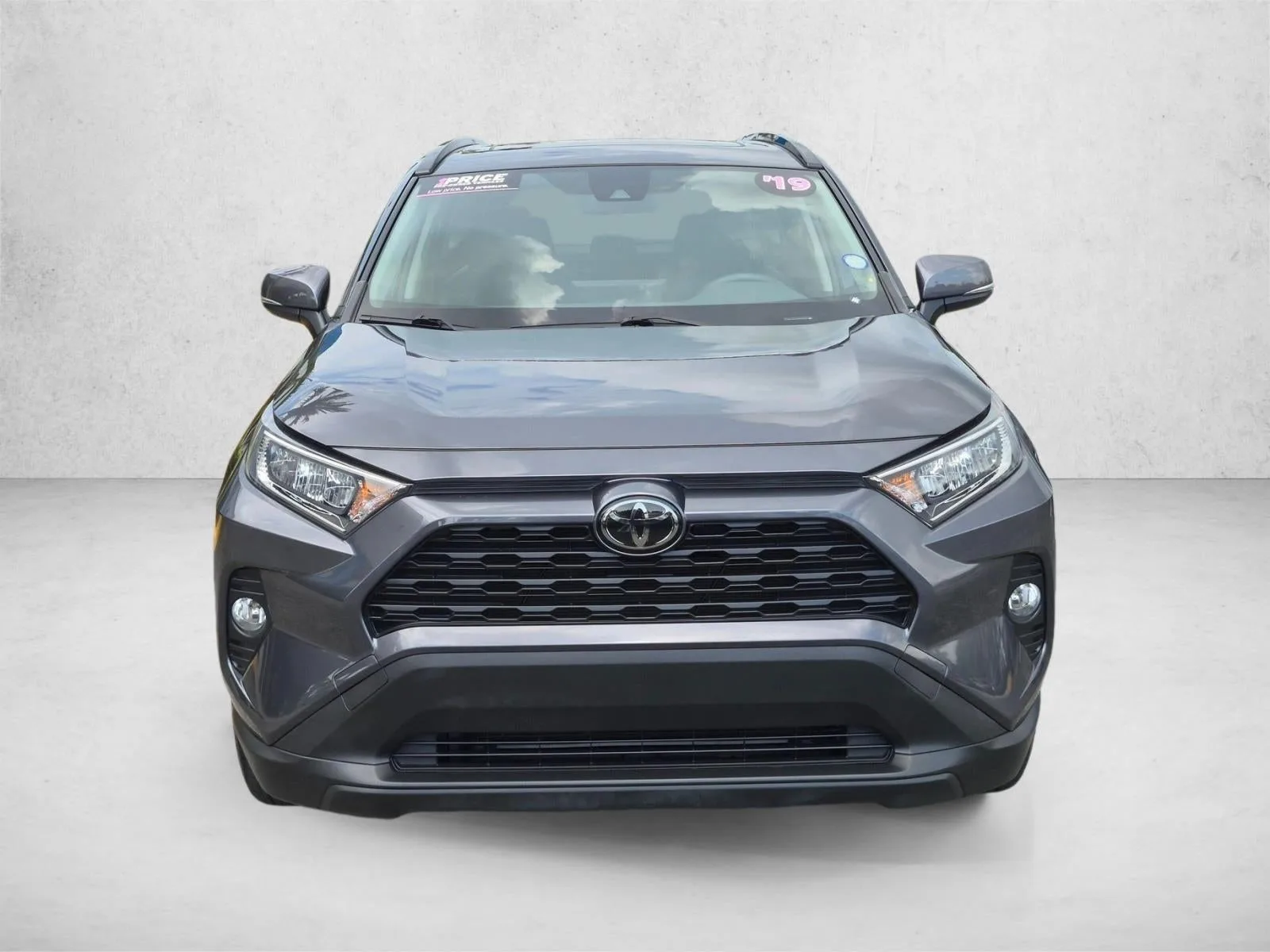 2019 Toyota RAV4 XLE Premium FWD (Natl) photo 2
