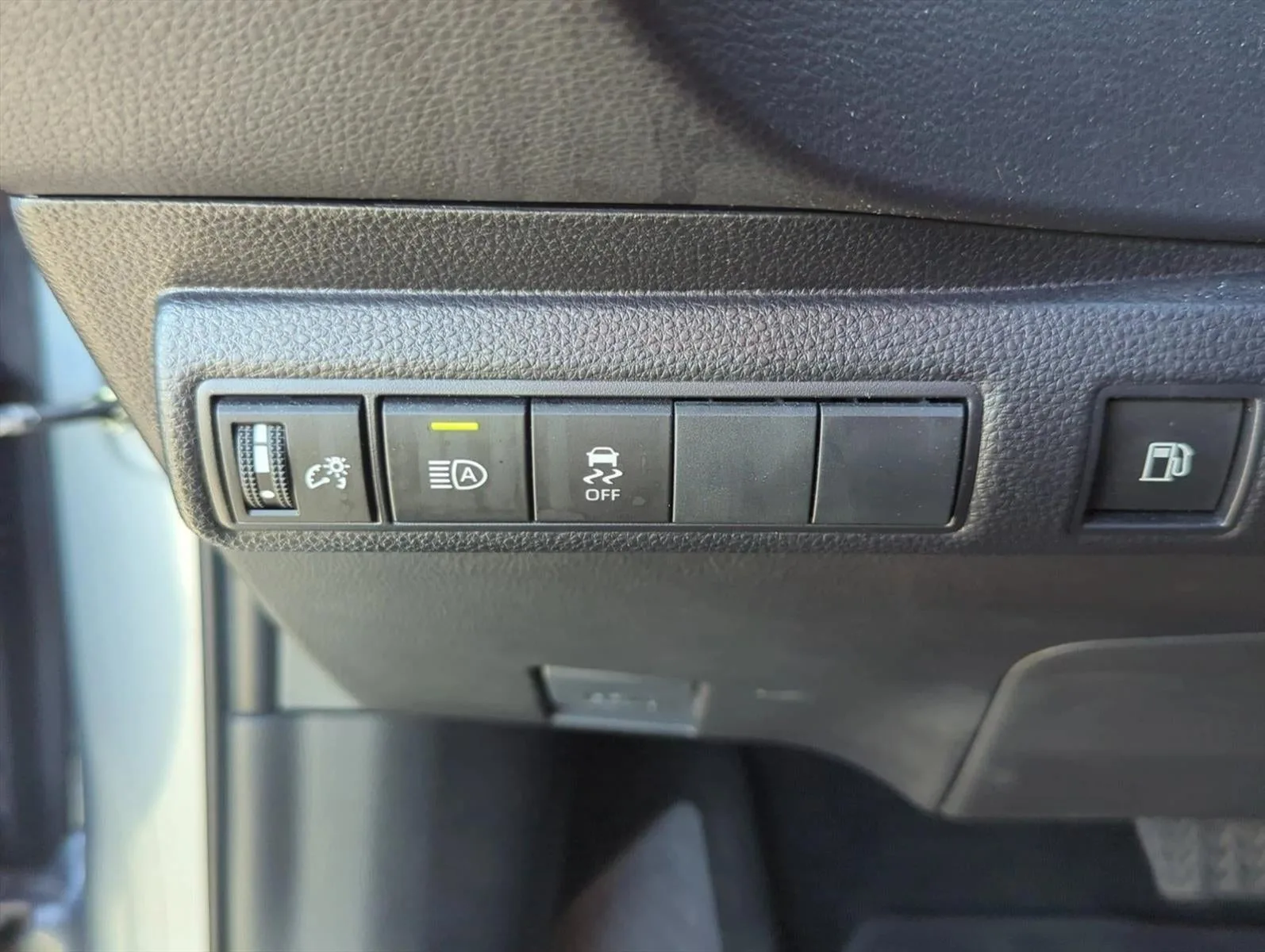 2024 Toyota Corolla Hybrid SE FWD (Natl) photo 10