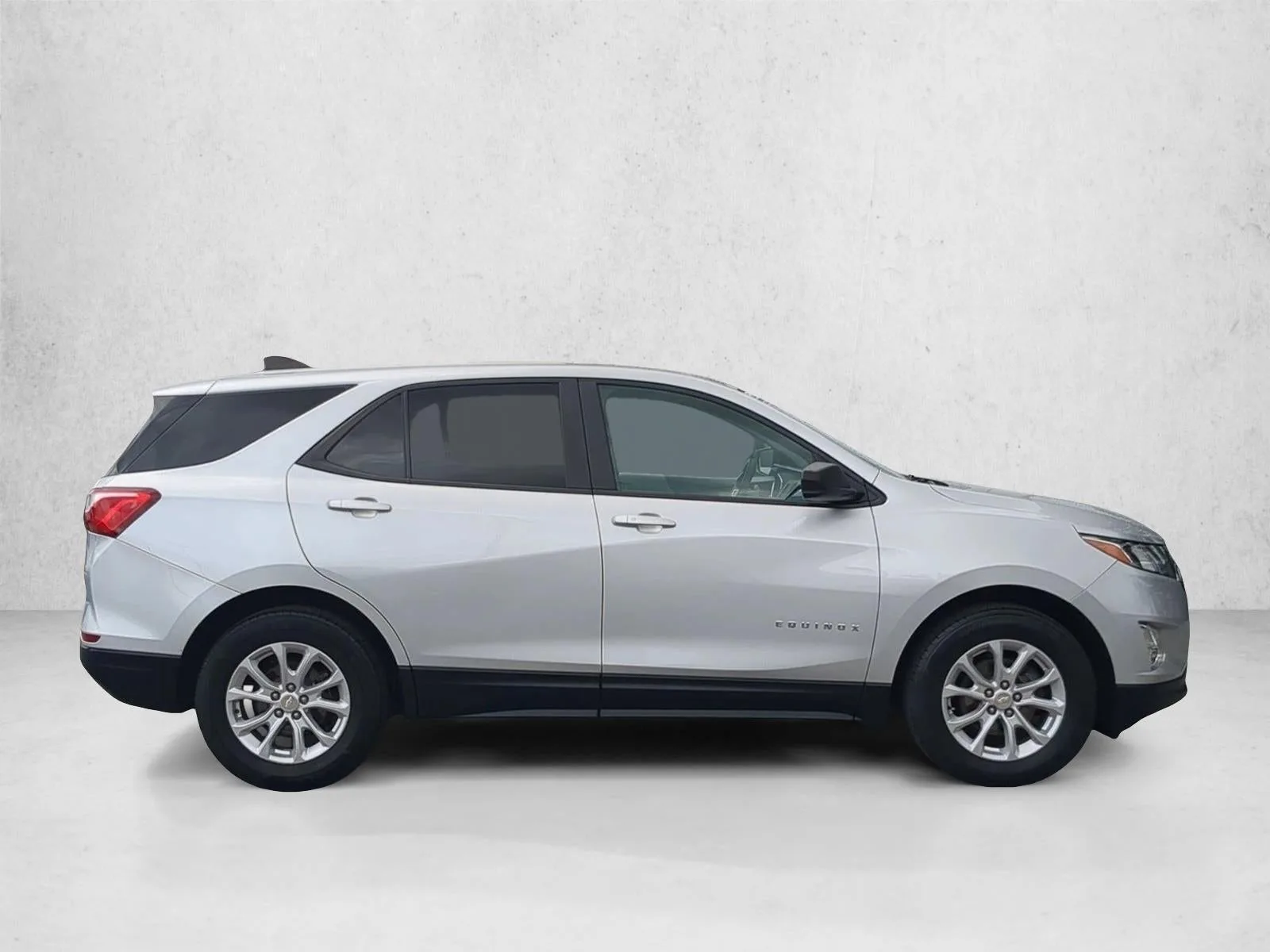 2021 Chevrolet Equinox LS photo 4