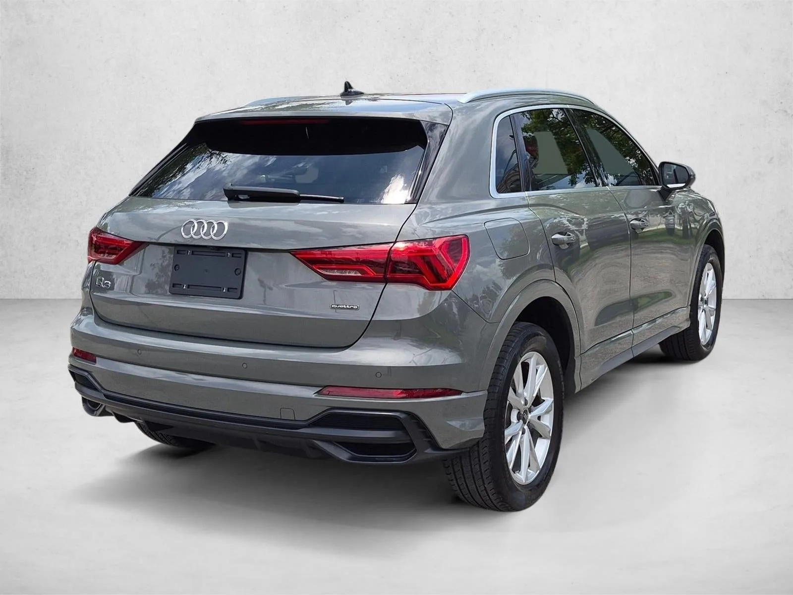 2022 Audi Q3 S line Premium Plus 45 TFSI quattro photo 5