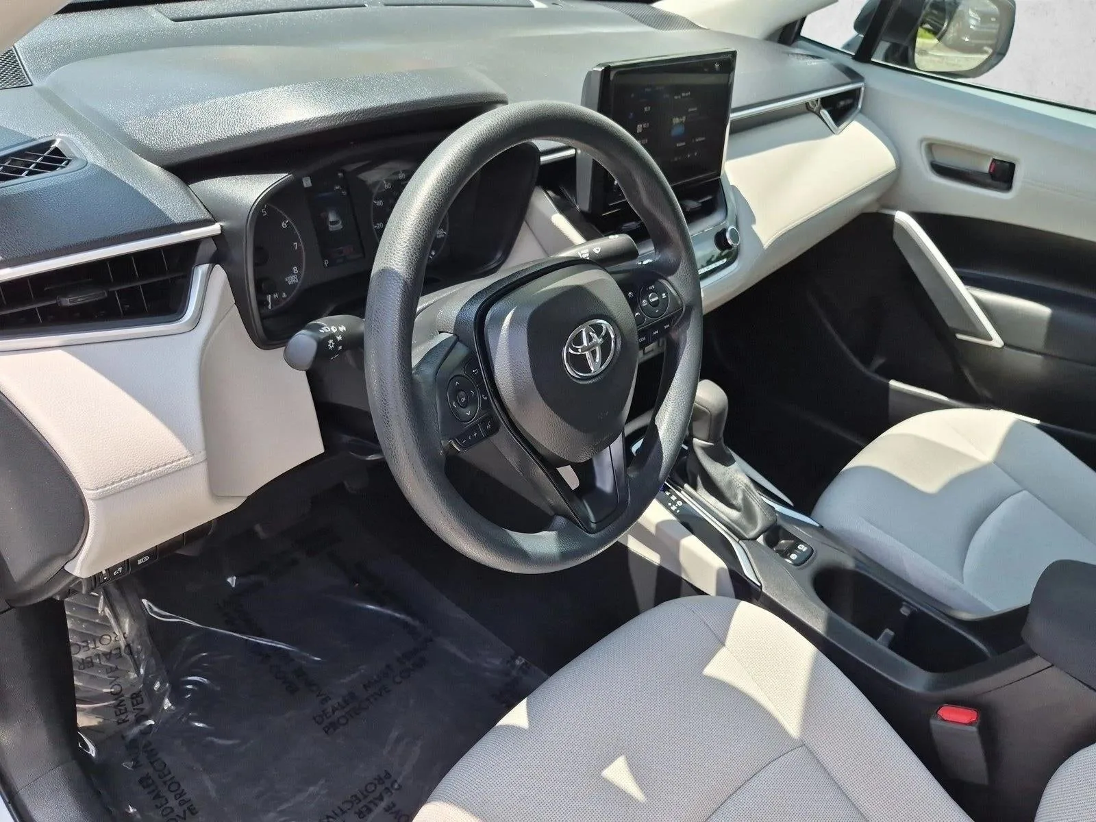 2024 Toyota Corolla Cross L 2WD (Natl) photo 10