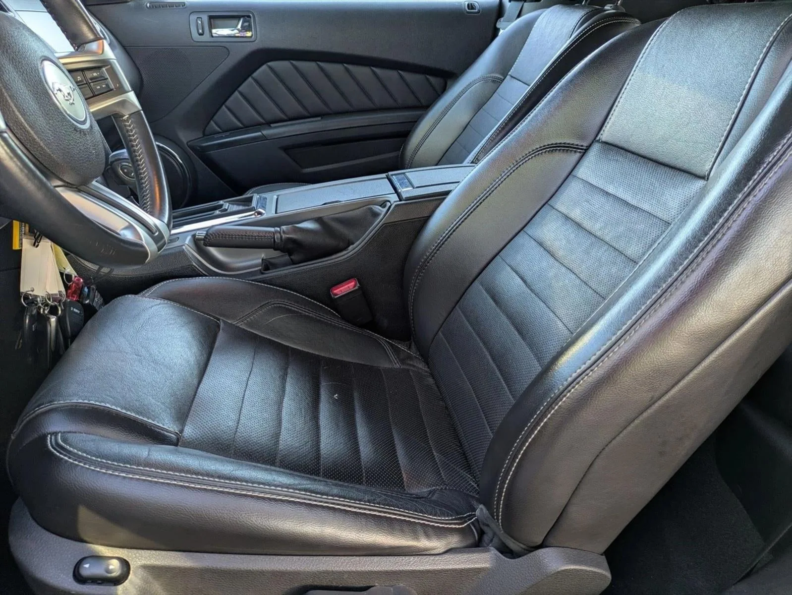 2014 Ford Mustang 2dr Conv GT Premium photo 12