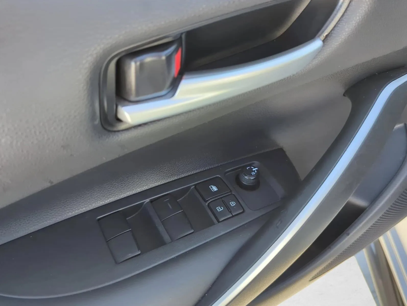 2024 Toyota Corolla SE CVT (Natl) photo 11