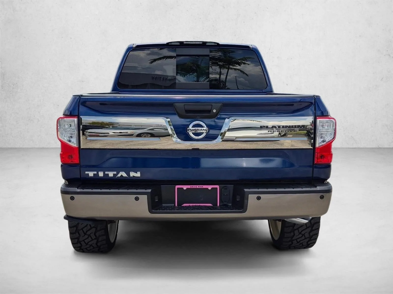 2017 Nissan Titan 4x2 Crew Cab Platinum Reserve photo 6