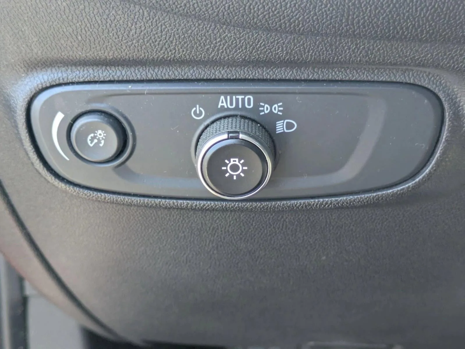 2020 Chevrolet Equinox LS photo 12
