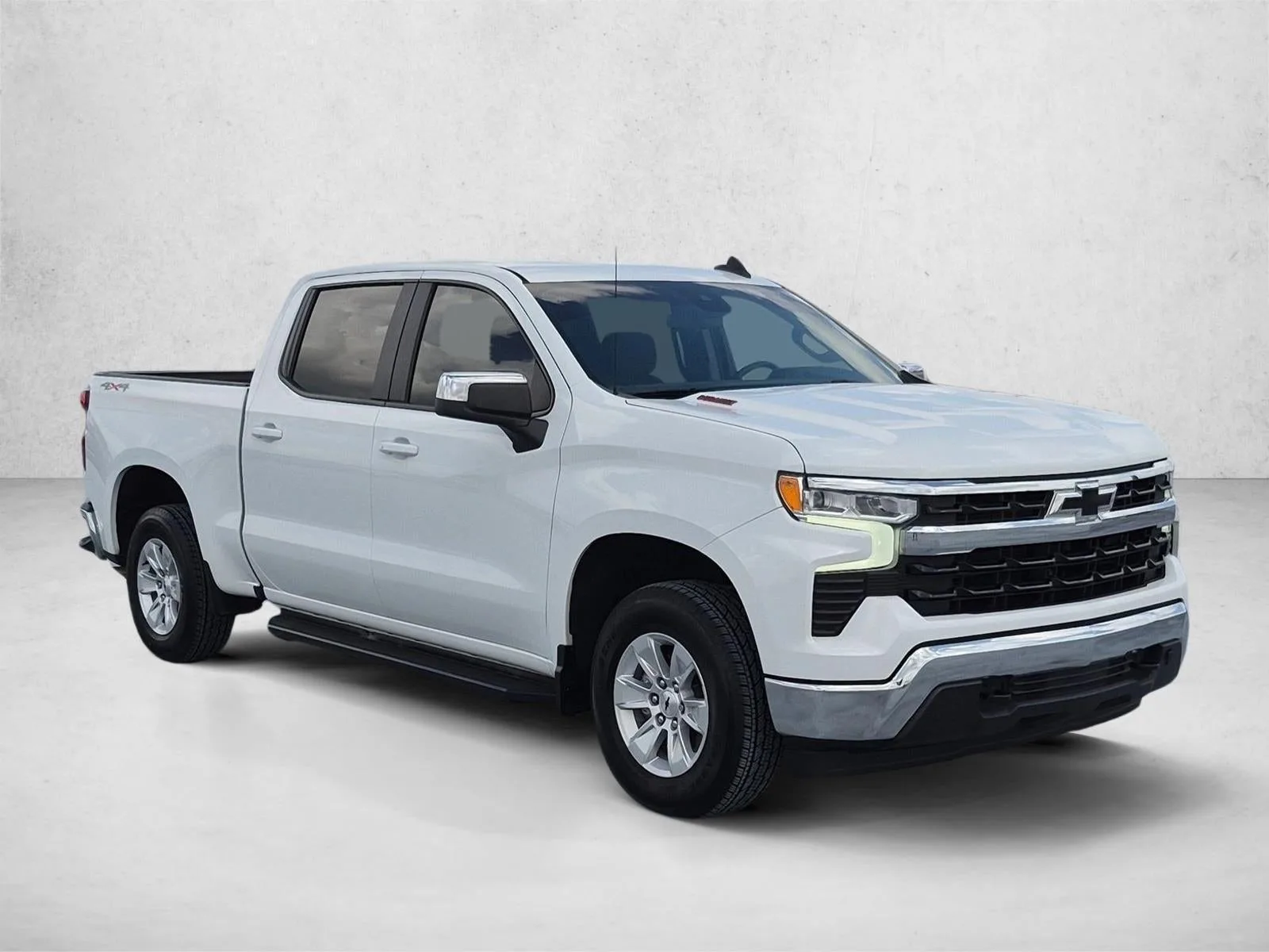 2023 Chevrolet Silverado 1500 LT photo 3