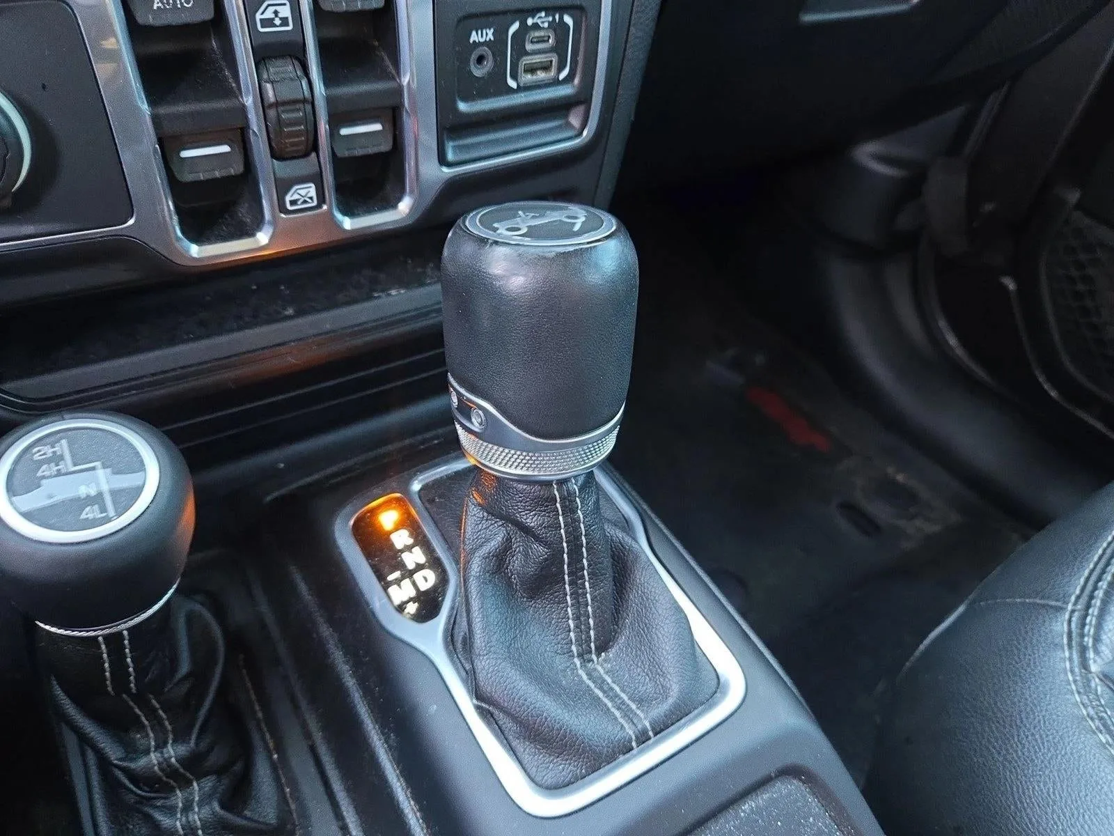 2018 Jeep Wrangler Unlimited Sahara 4x4 photo 10
