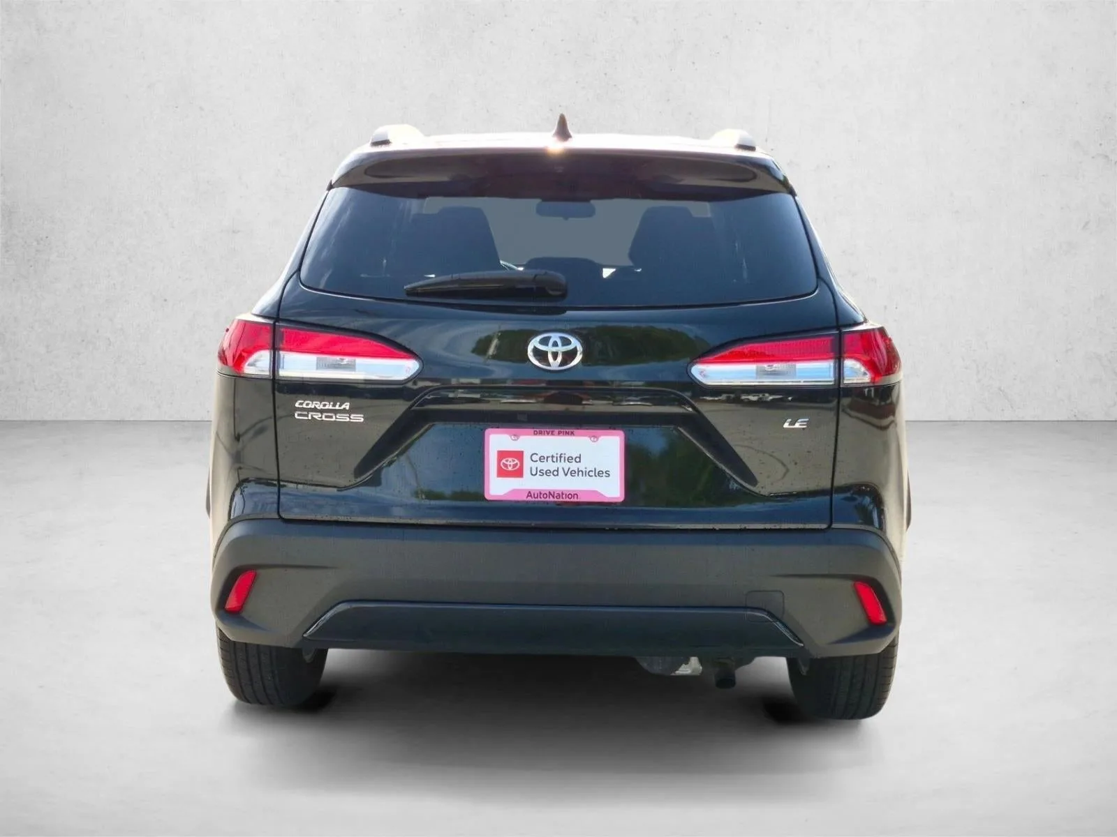 2023 Toyota Corolla Cross LE 2WD (Natl) photo 6