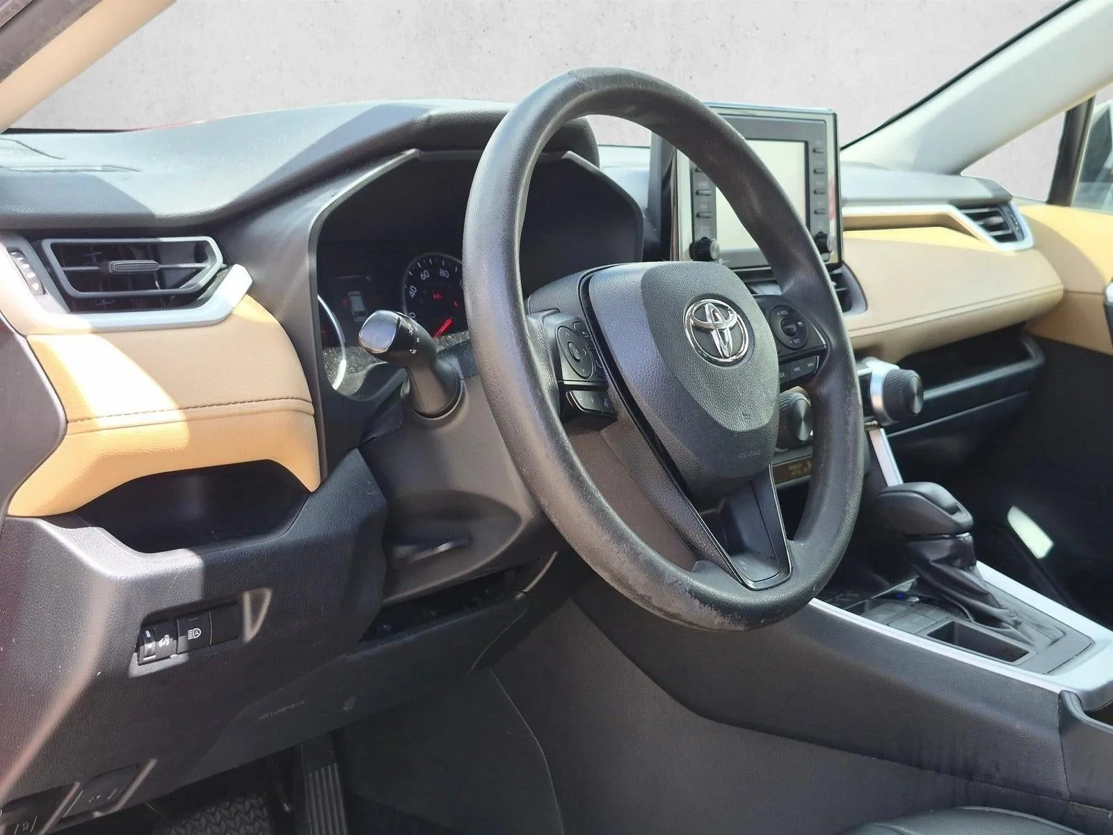 2022 Toyota RAV4 LE FWD (GS) photo 2
