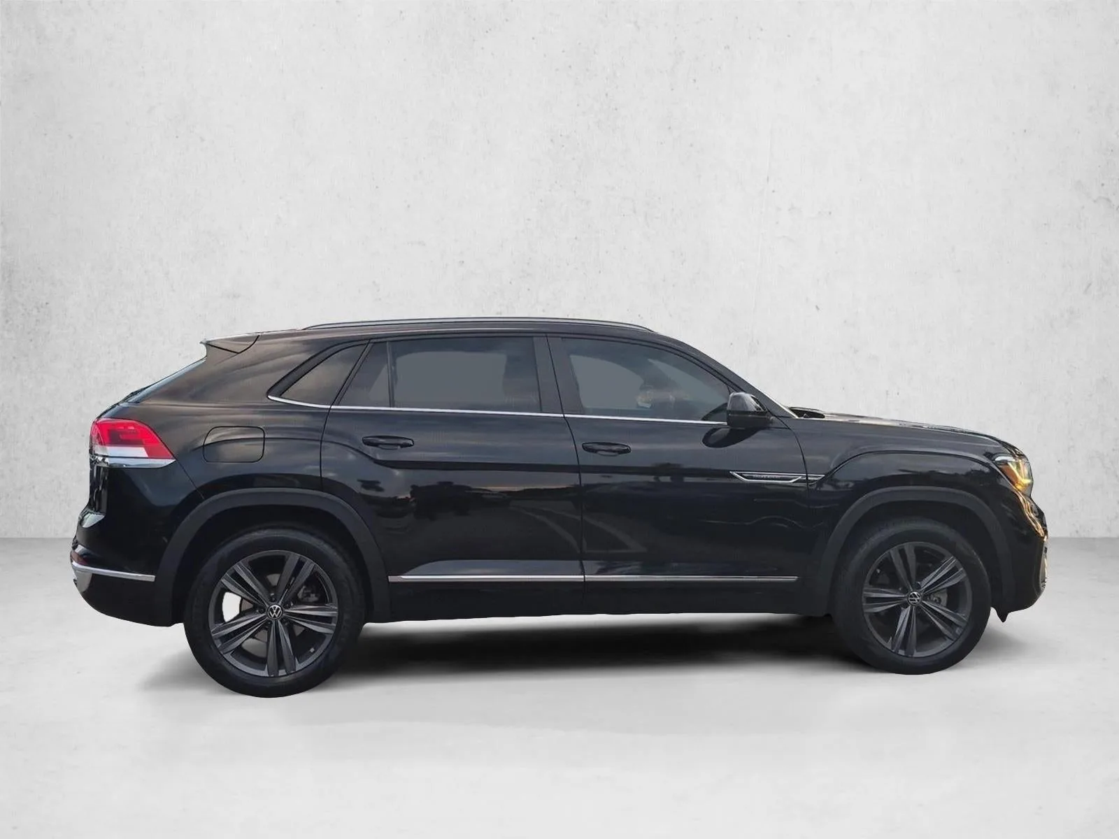2021 Volkswagen Atlas Cross Sport 3.6L V6 SE w/Technology R-Line FWD photo 4