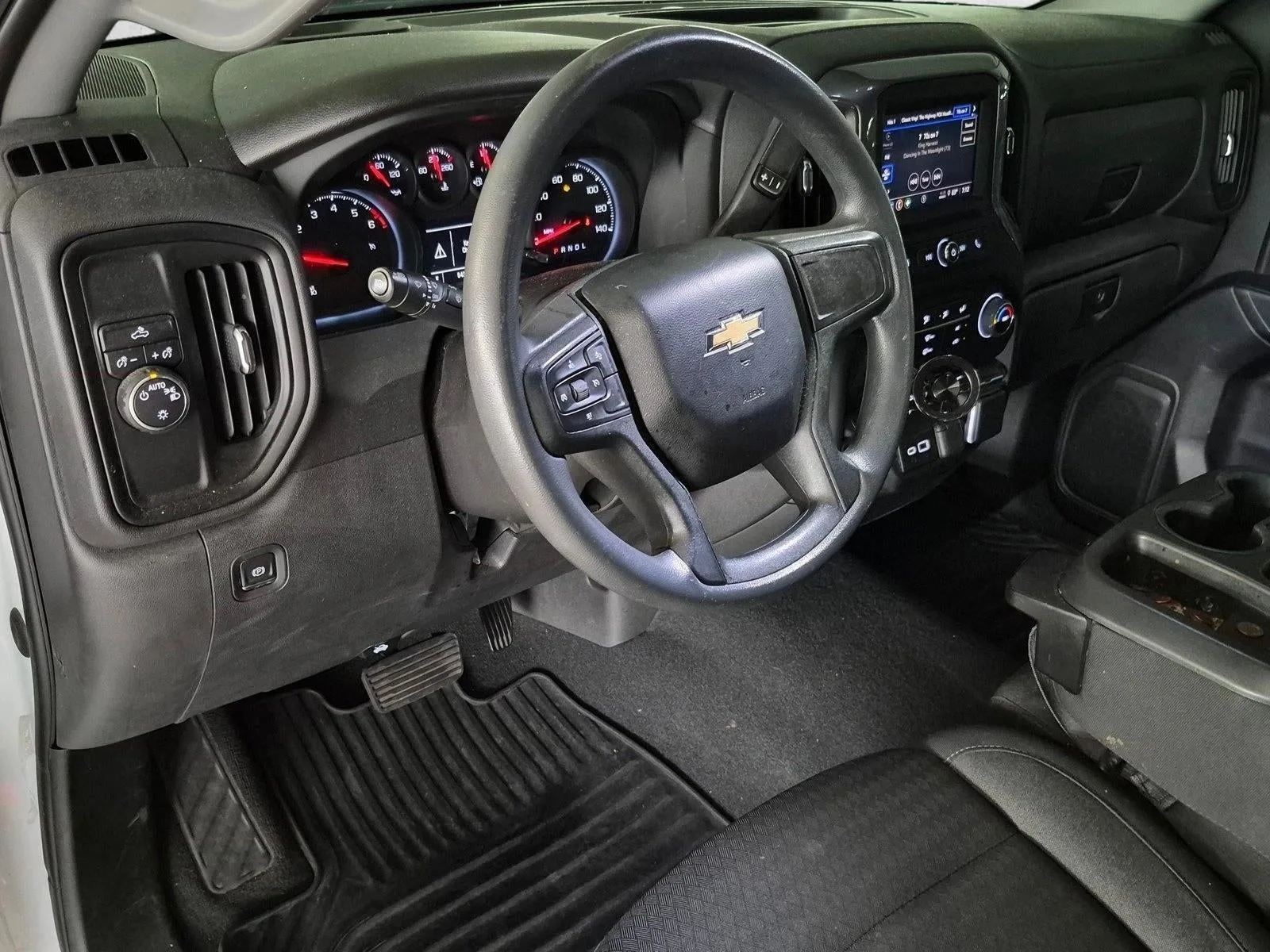 2023 Chevrolet Silverado 1500 Custom photo 10