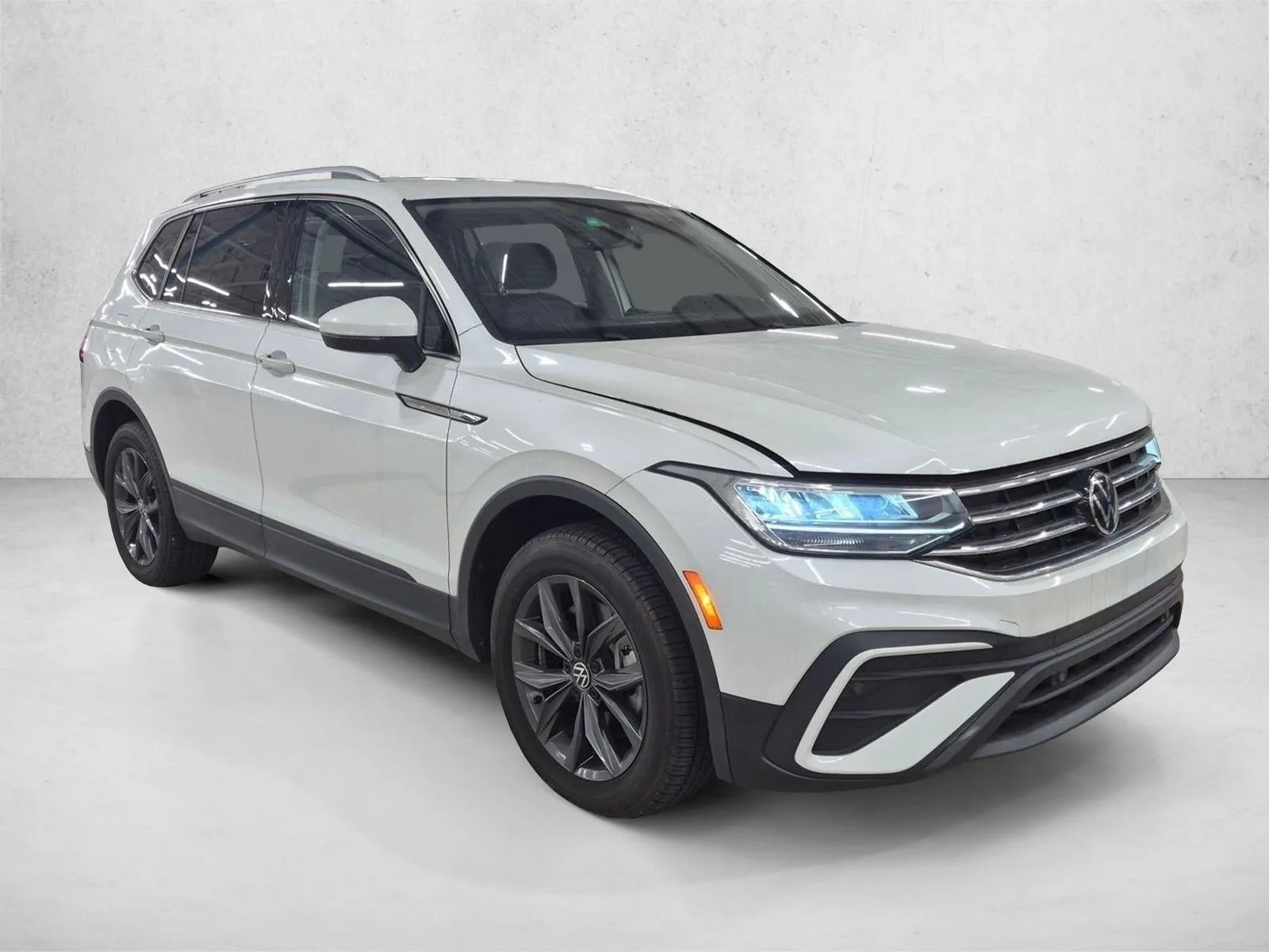 2023 Volkswagen Tiguan 2.0T SE 4MOTION photo 3
