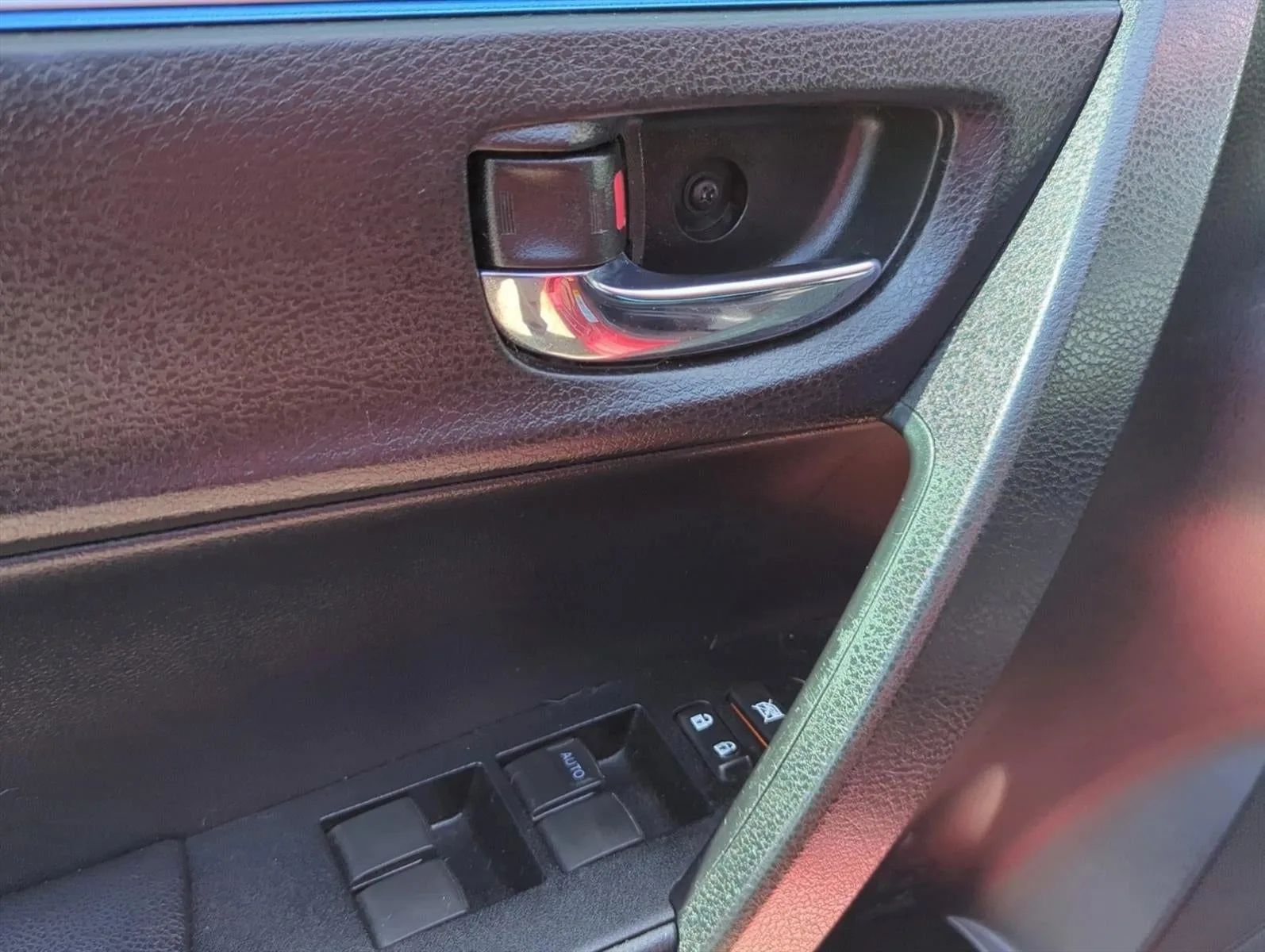 2016 Toyota Corolla 4dr Sdn CVT Auto S Plus (Natl) photo 11