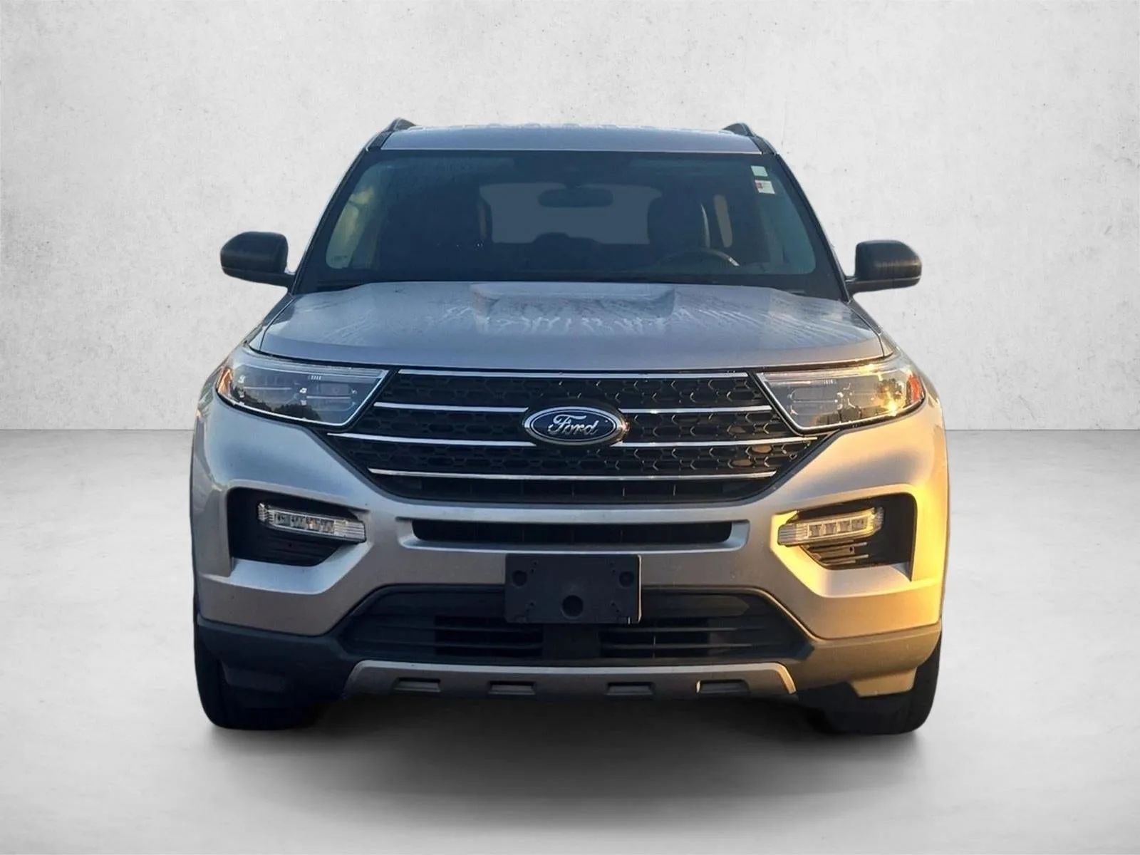 2023 Ford Explorer XLT RWD photo 2