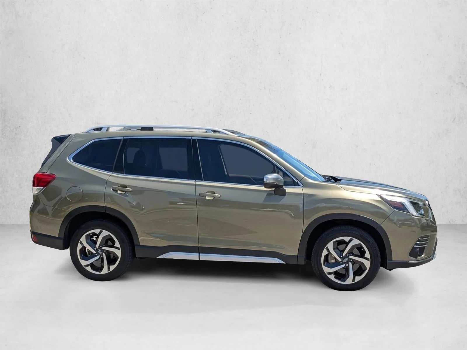 2024 Subaru Forester Touring photo 4
