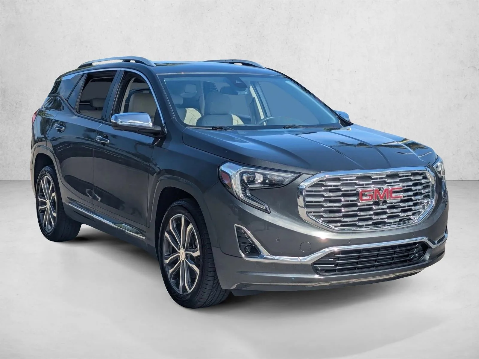 2019 GMC Terrain FWD Denali photo 3