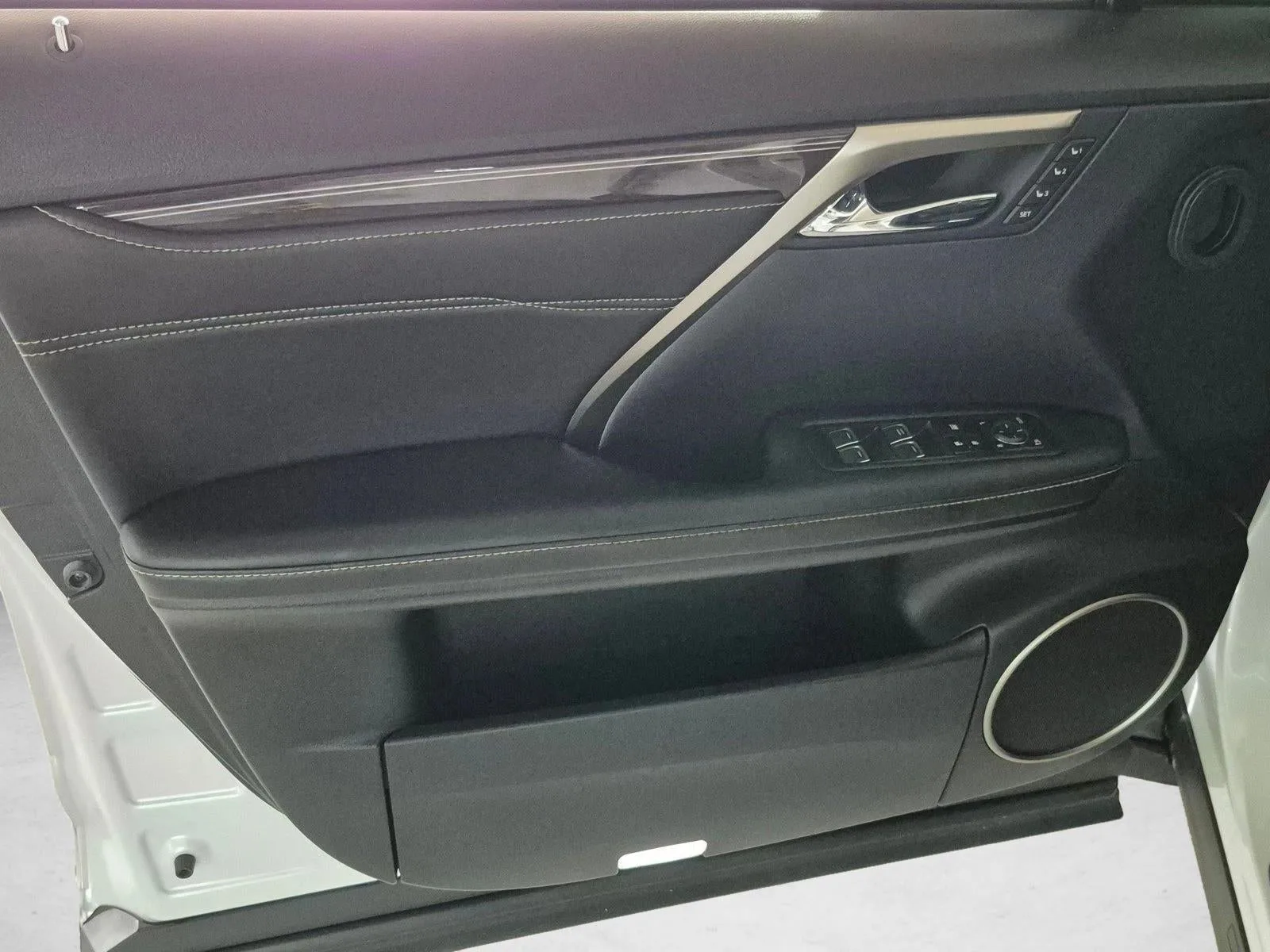 2020 Lexus RX 350L Luxury photo 11