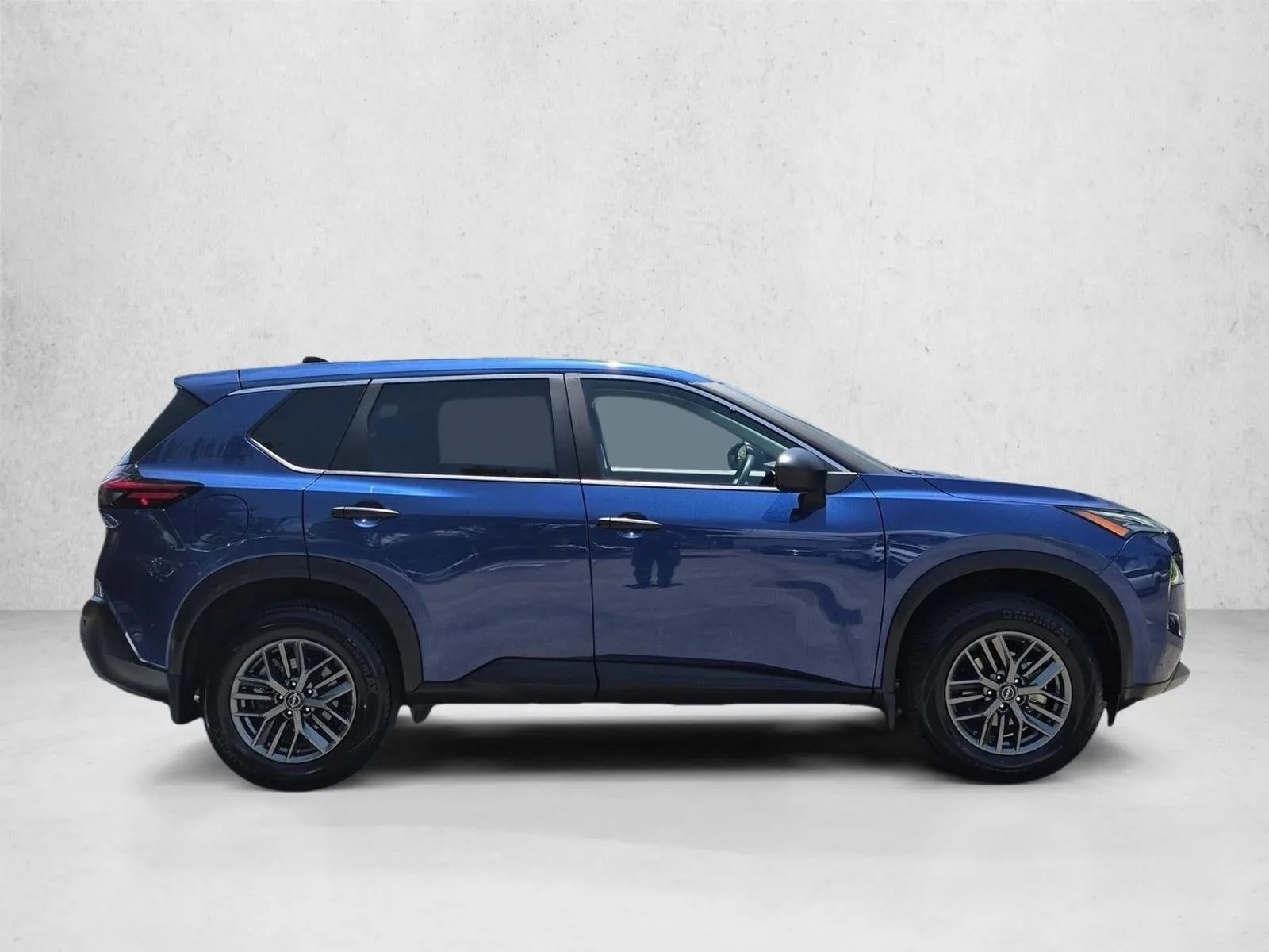 2023 Nissan Rogue FWD S photo 4