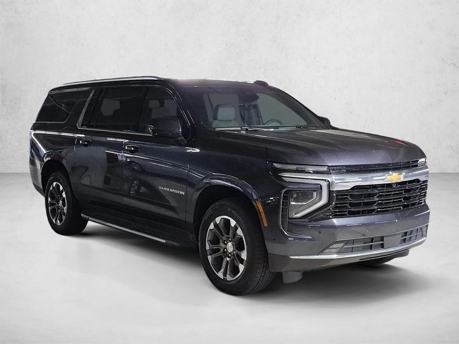 2025 Chevrolet Suburban LS photo 3