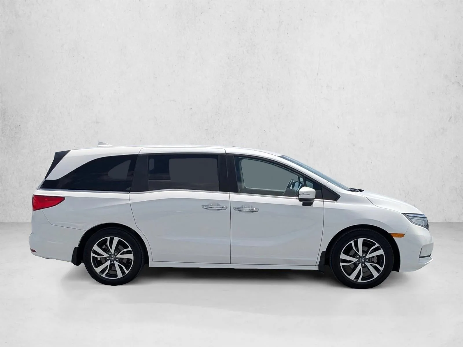 2024 Honda Odyssey Touring photo 4