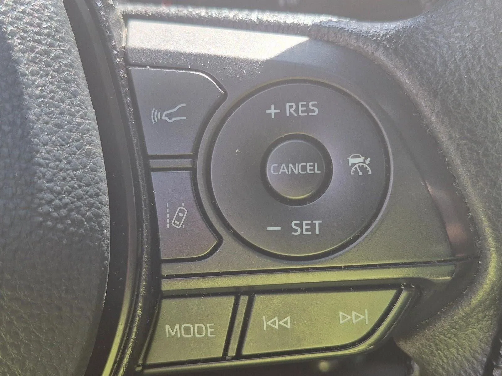 2022 Toyota RAV4 LE FWD (GS) photo 12