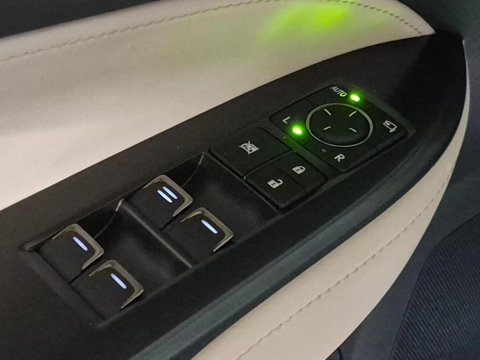 2026 Lexus NX 350 Luxury photo 10