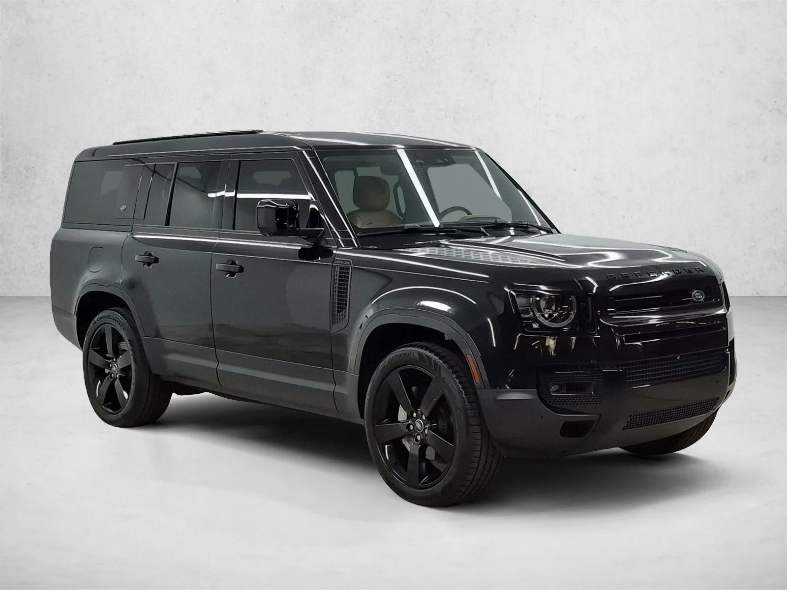 2023 Land Rover Defender 130 SE photo 3