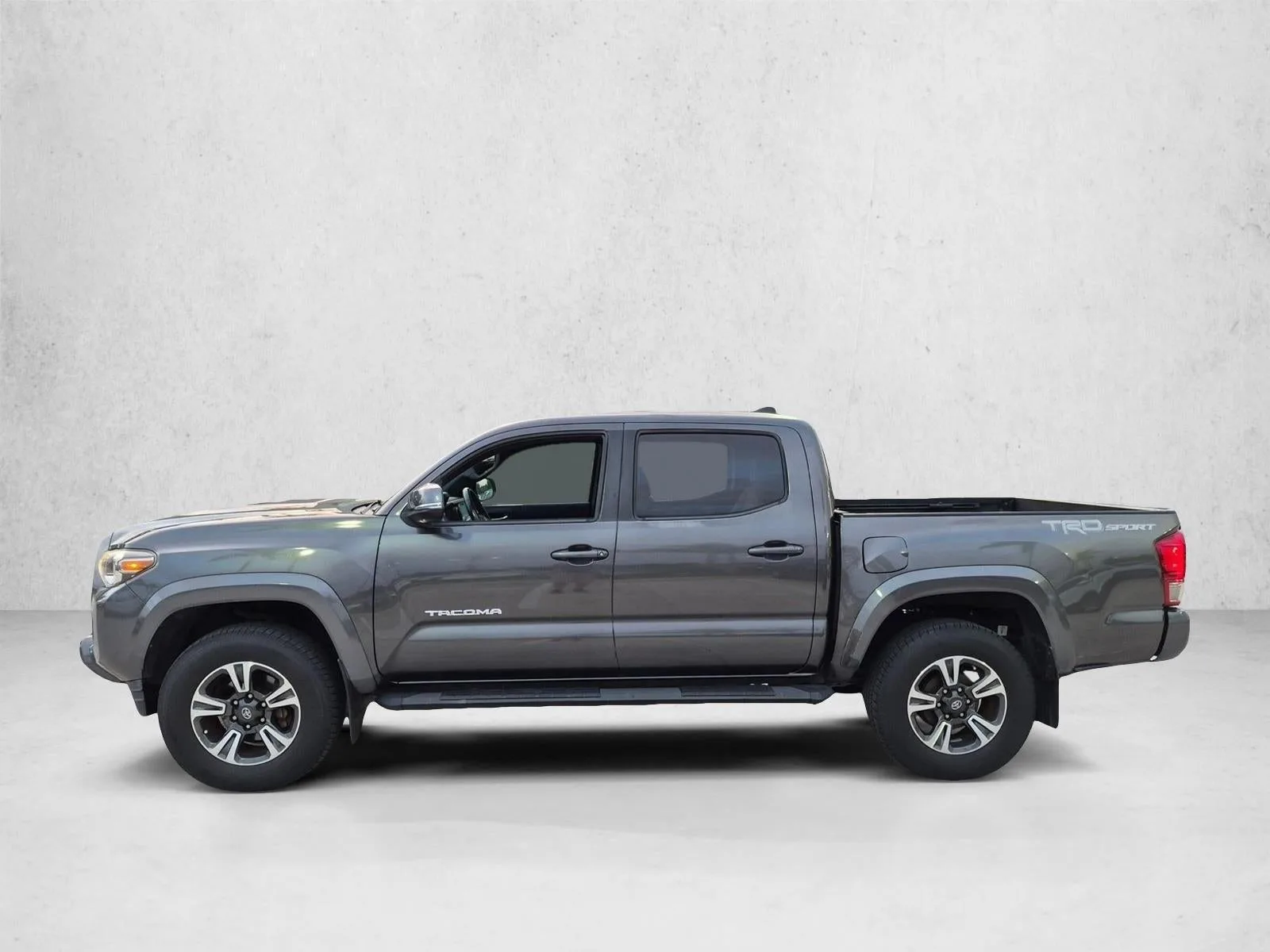 2017 Toyota Tacoma TRD Sport Double Cab 5' Bed V6 4x2 AT (Natl) photo 8