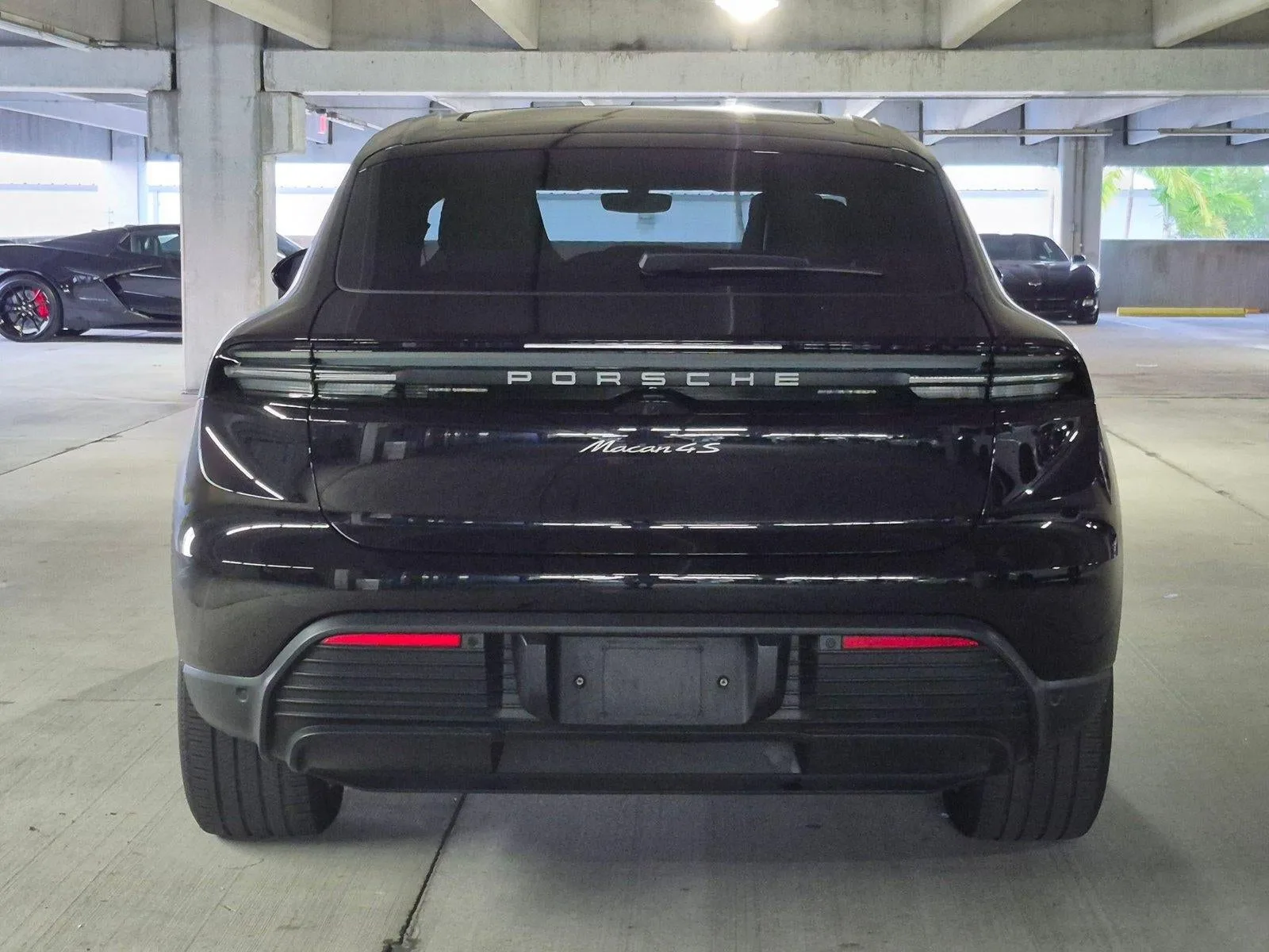 2025 Porsche Macan Electric 4S photo 6