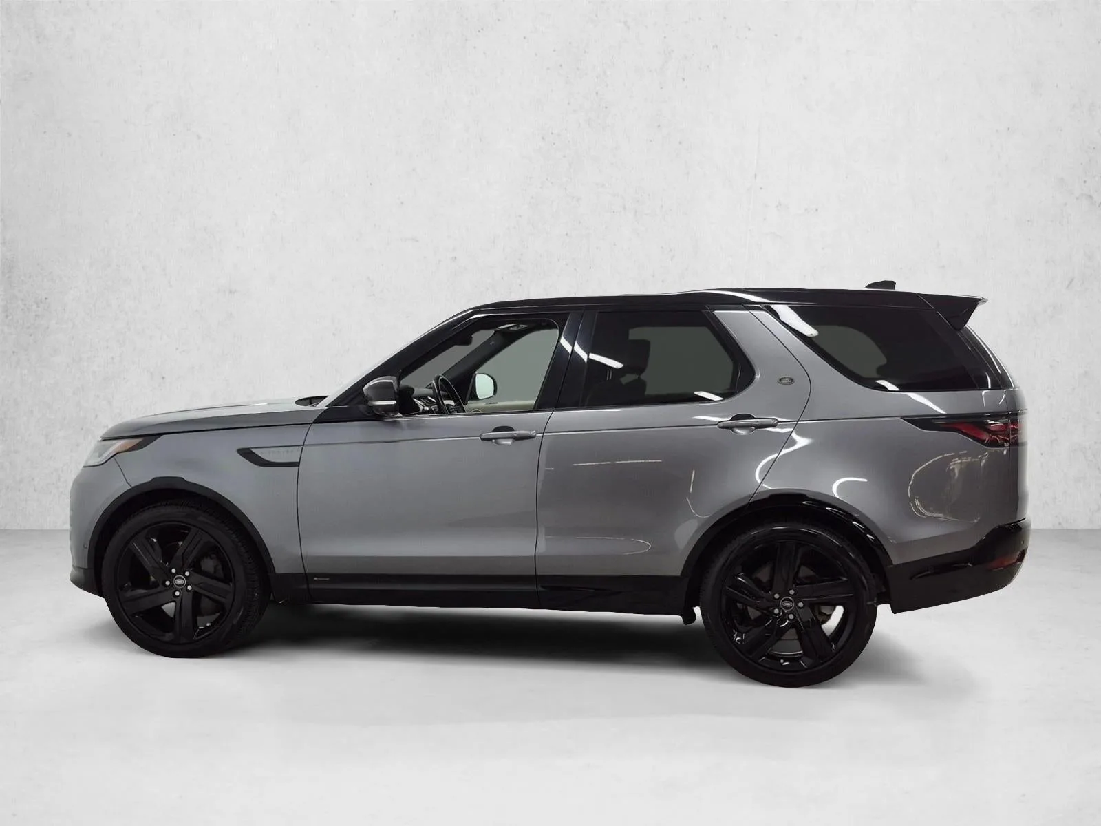 2022 Land Rover Discovery HSE R-Dynamic photo 9