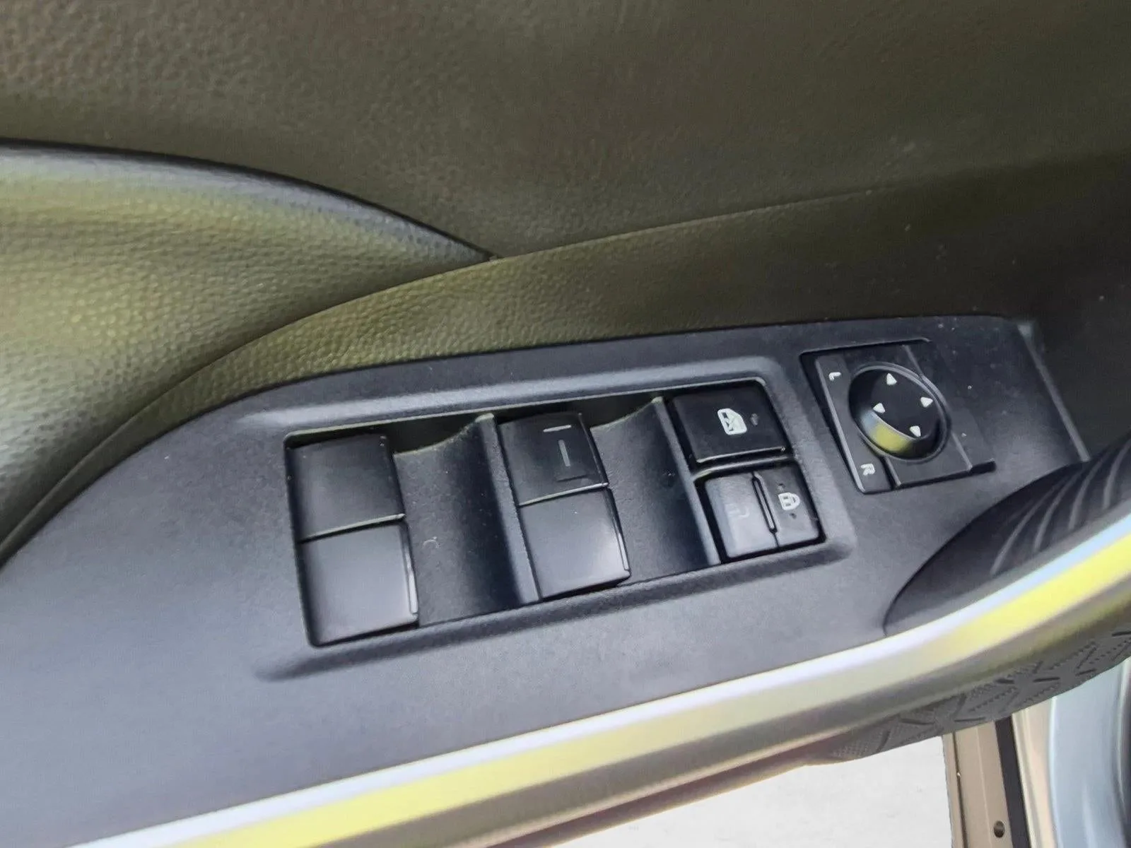 2022 Toyota RAV4 LE FWD (GS) photo 9