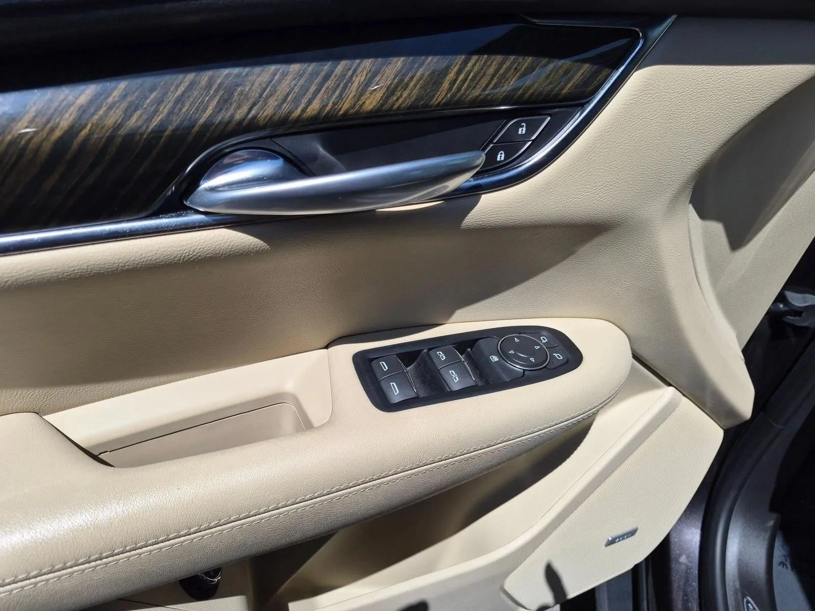 2018 Cadillac XT5 FWD 4dr photo 8