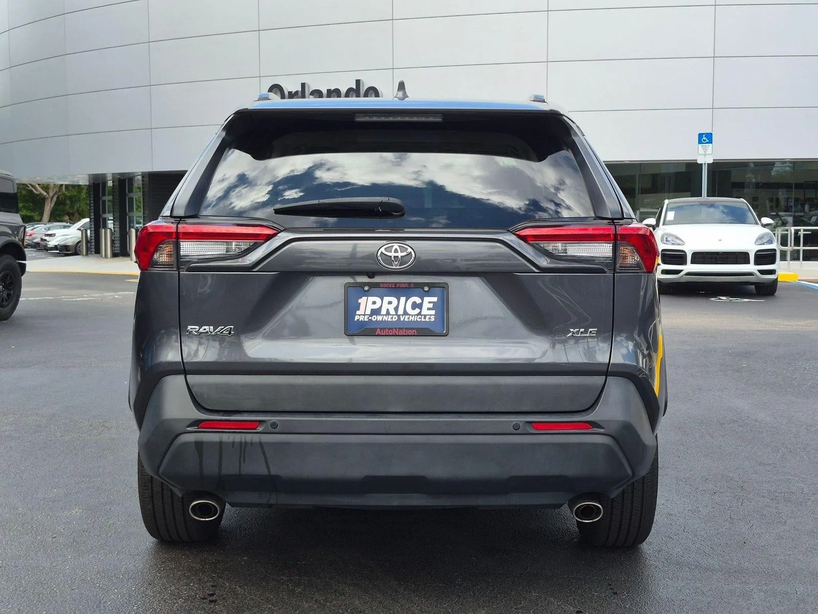 2019 Toyota RAV4 XLE Premium FWD (Natl) photo 11