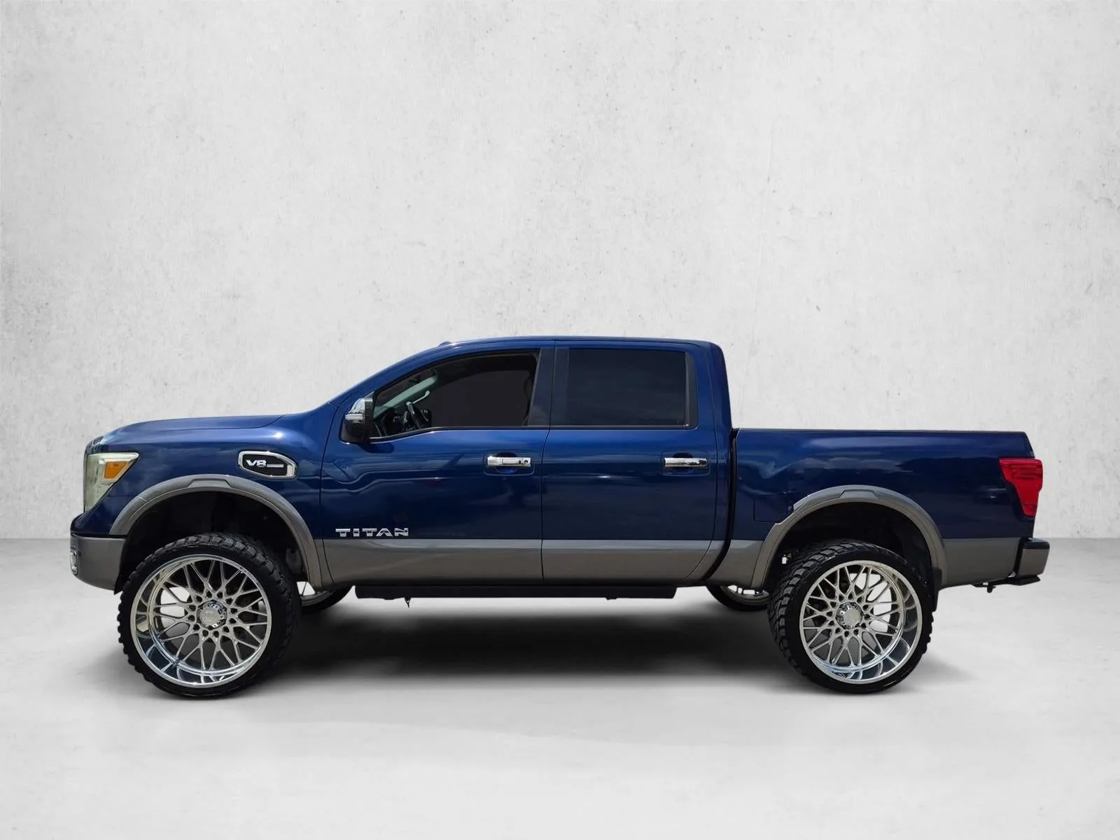 2017 Nissan Titan 4x2 Crew Cab Platinum Reserve photo 8