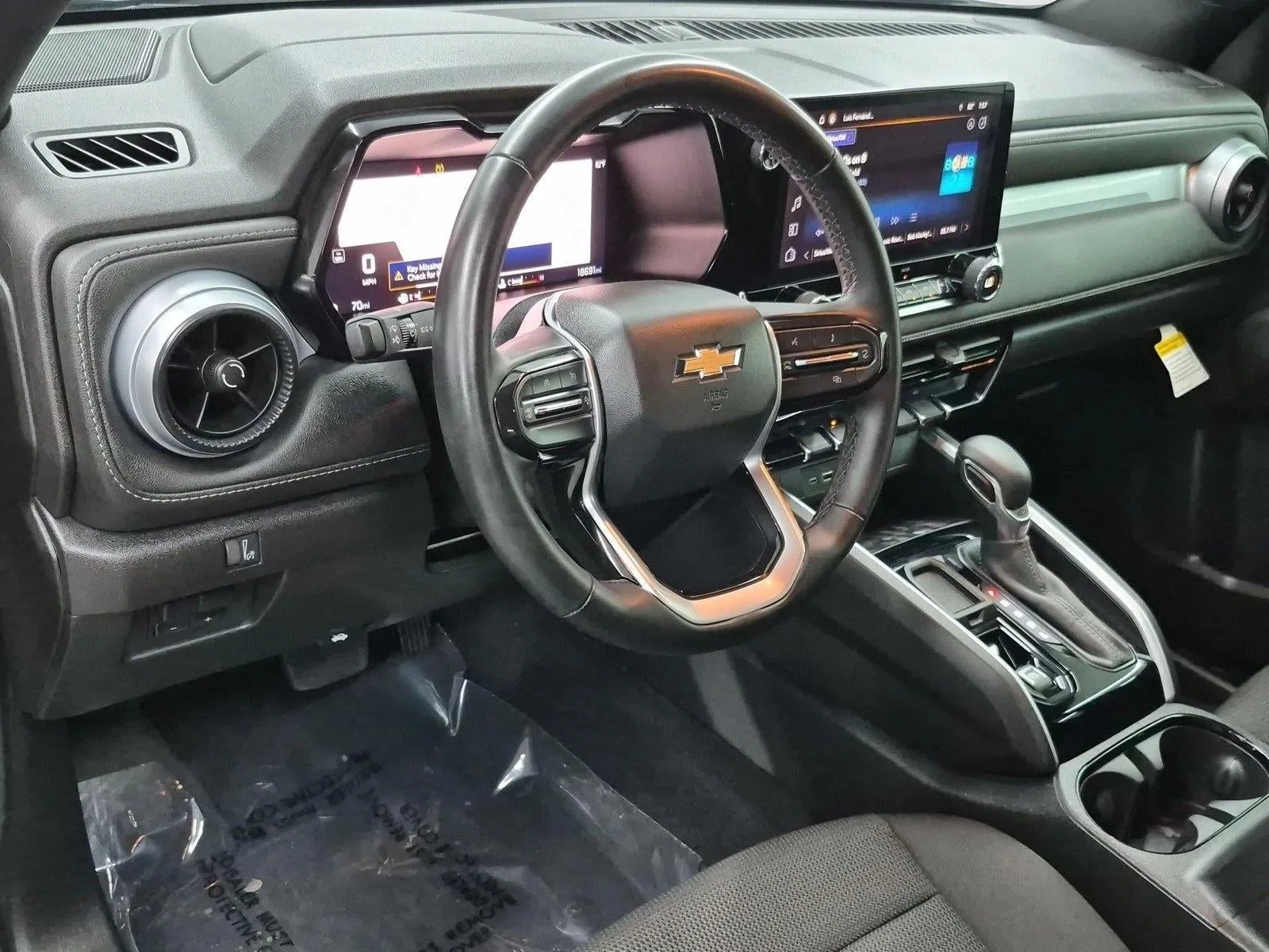 2024 Chevrolet Colorado LT photo 10