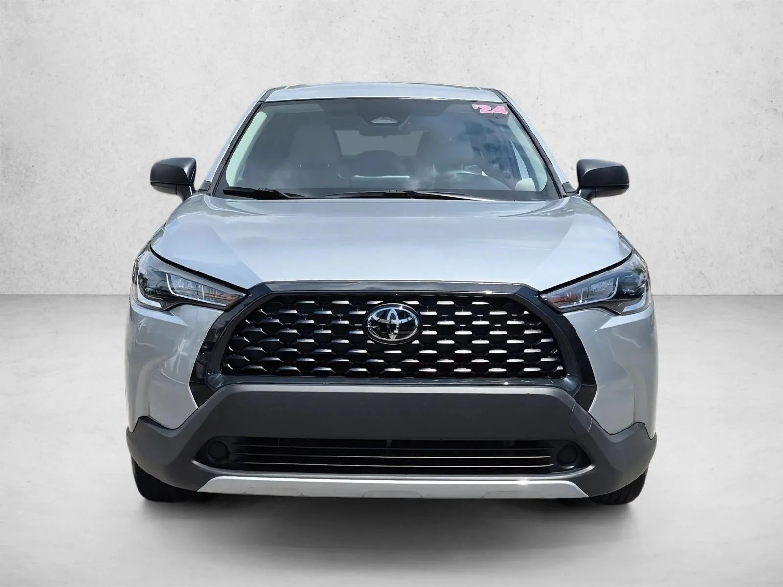 2024 Toyota Corolla Cross L 2WD (Natl) photo 2
