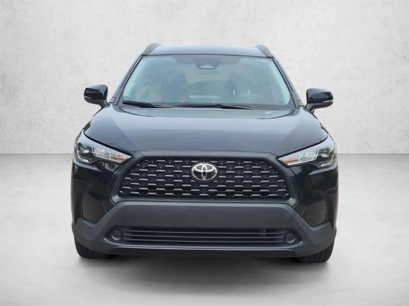 2024 Toyota Corolla Cross LE 2WD (Natl) photo 2
