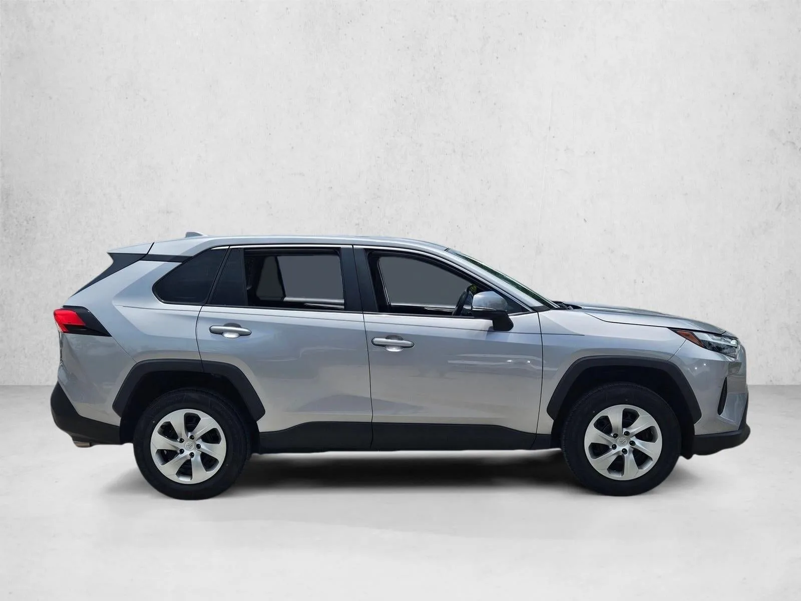 2023 Toyota RAV4 LE FWD (GS) photo 4