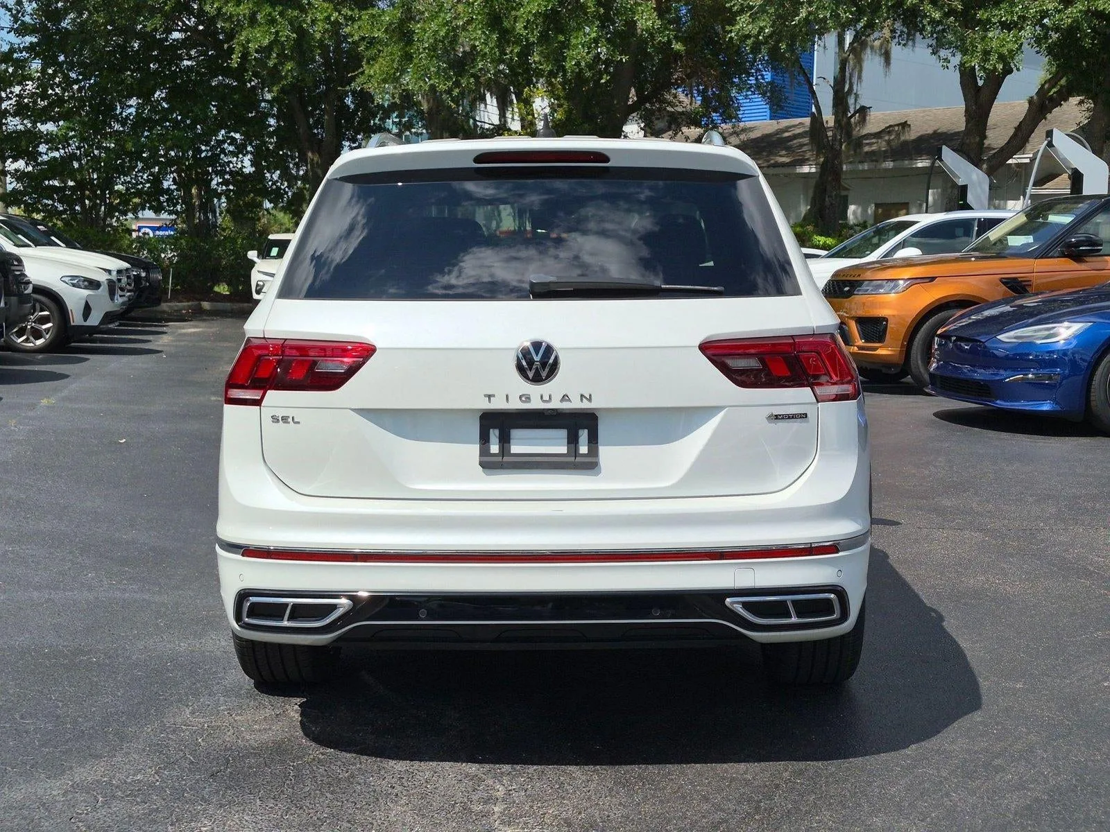 2022 Volkswagen Tiguan 2.0T SEL R-Line 4MOTION photo 11