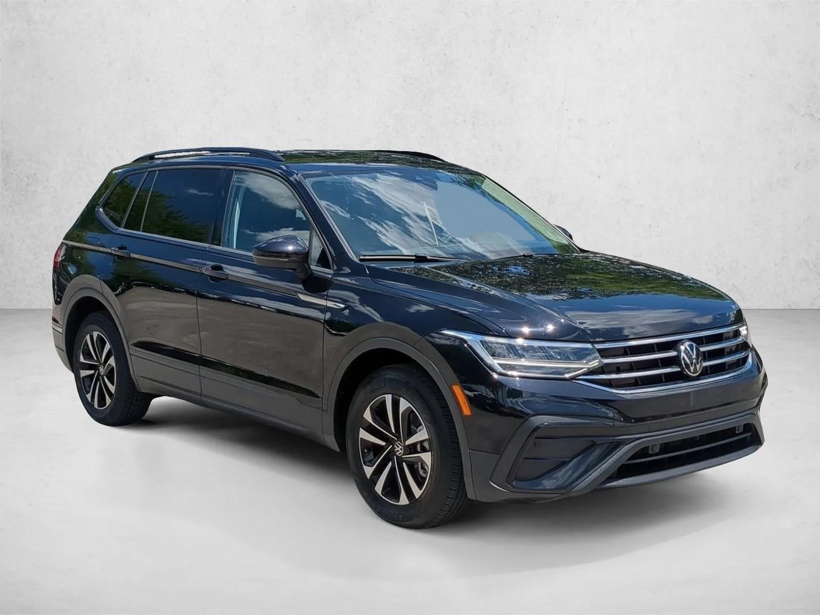 2024 Volkswagen Tiguan 2.0T S photo 3