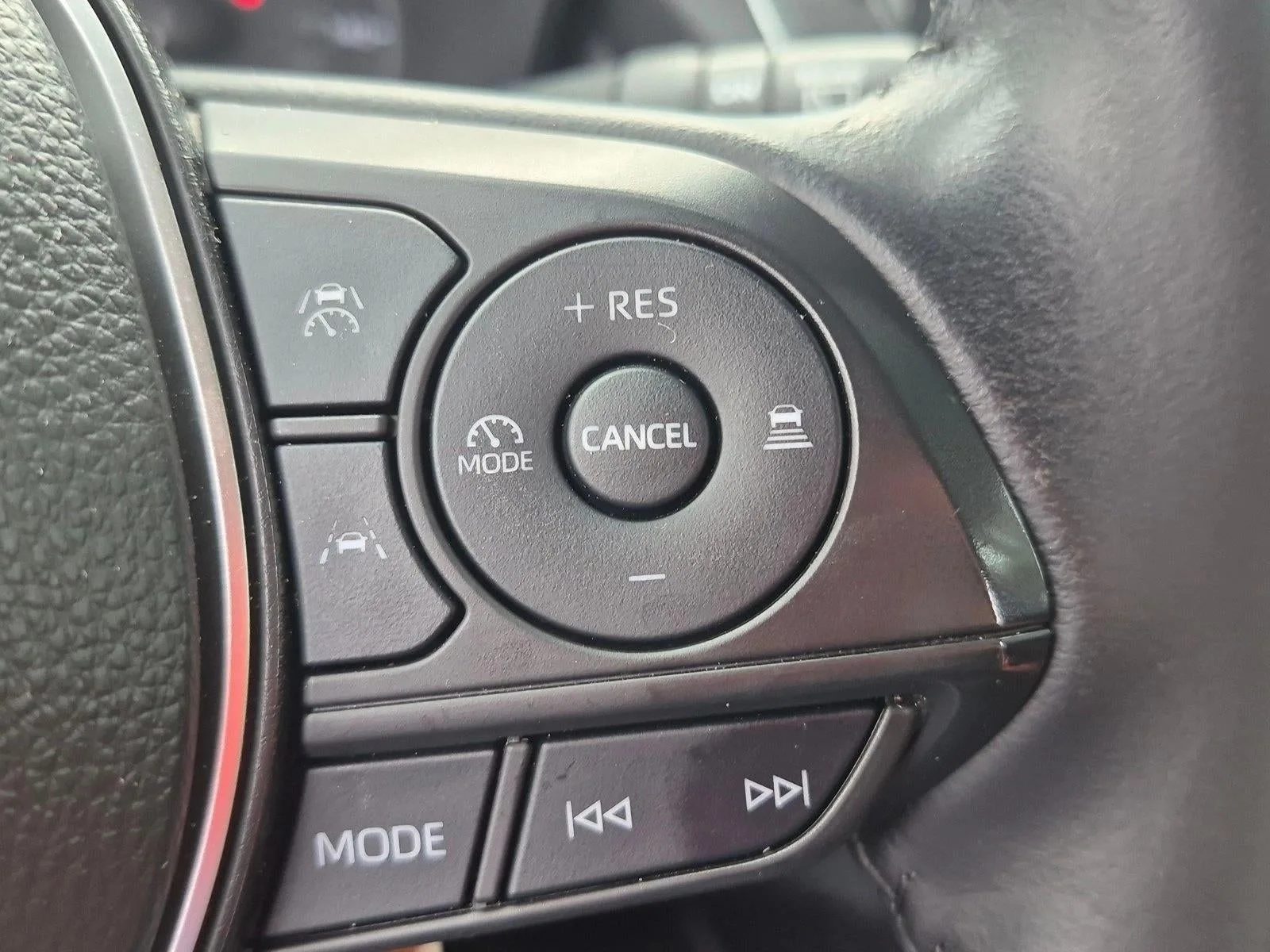 2024 Toyota Corolla Cross LE 2WD (Natl) photo 12