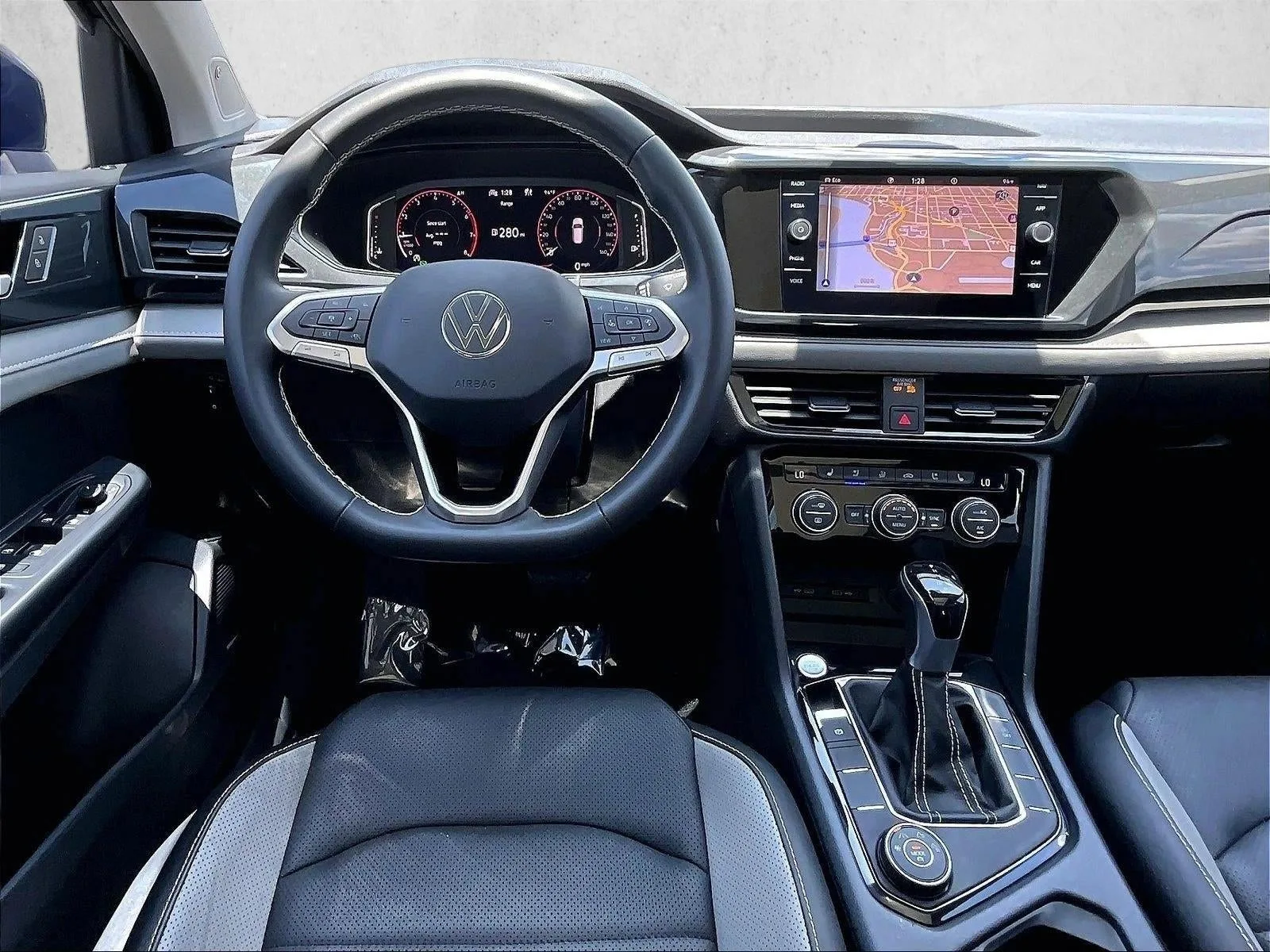 2022 Volkswagen Taos SEL 4MOTION photo 7