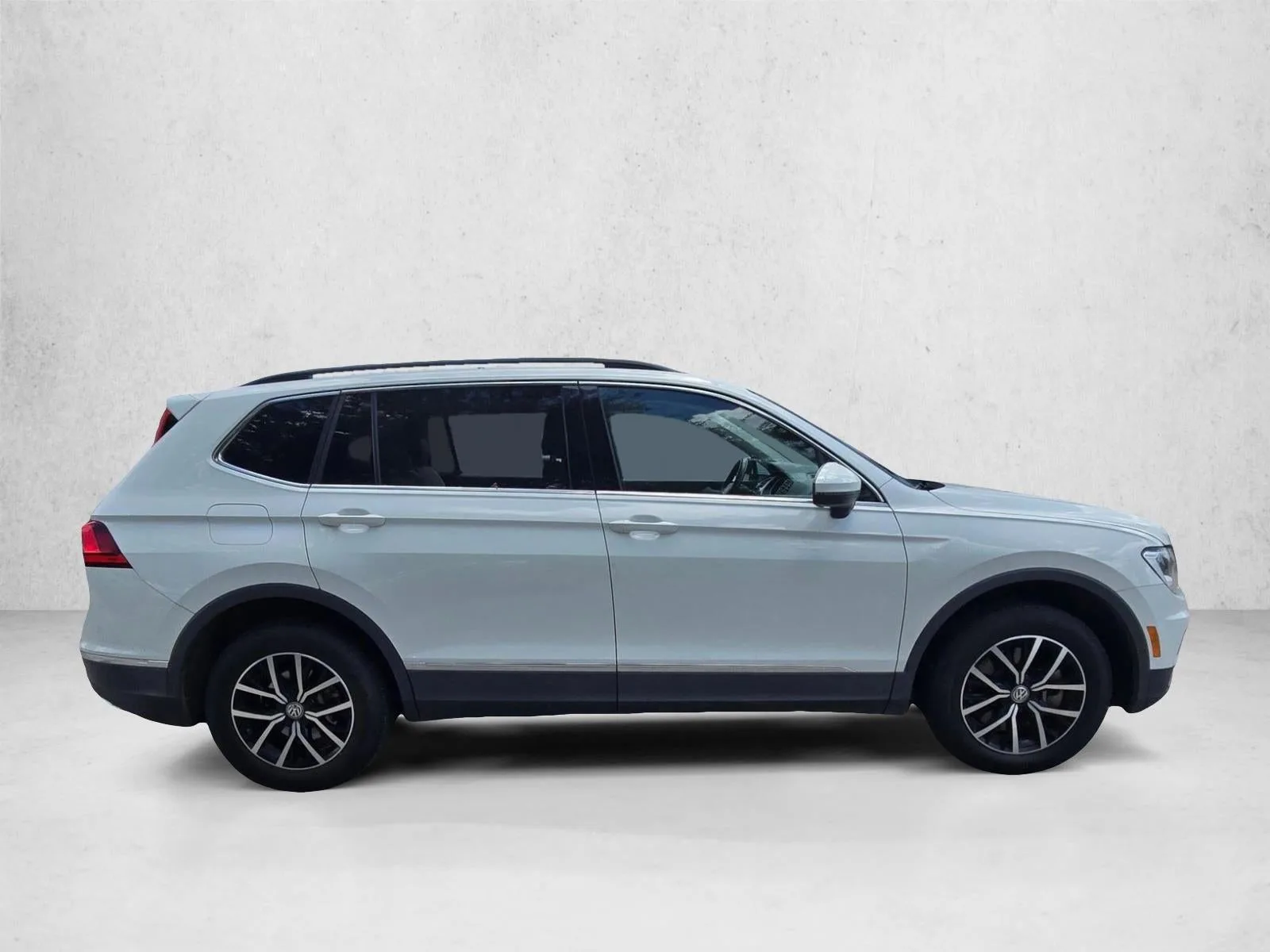 2021 Volkswagen Tiguan 2.0T SE FWD photo 4