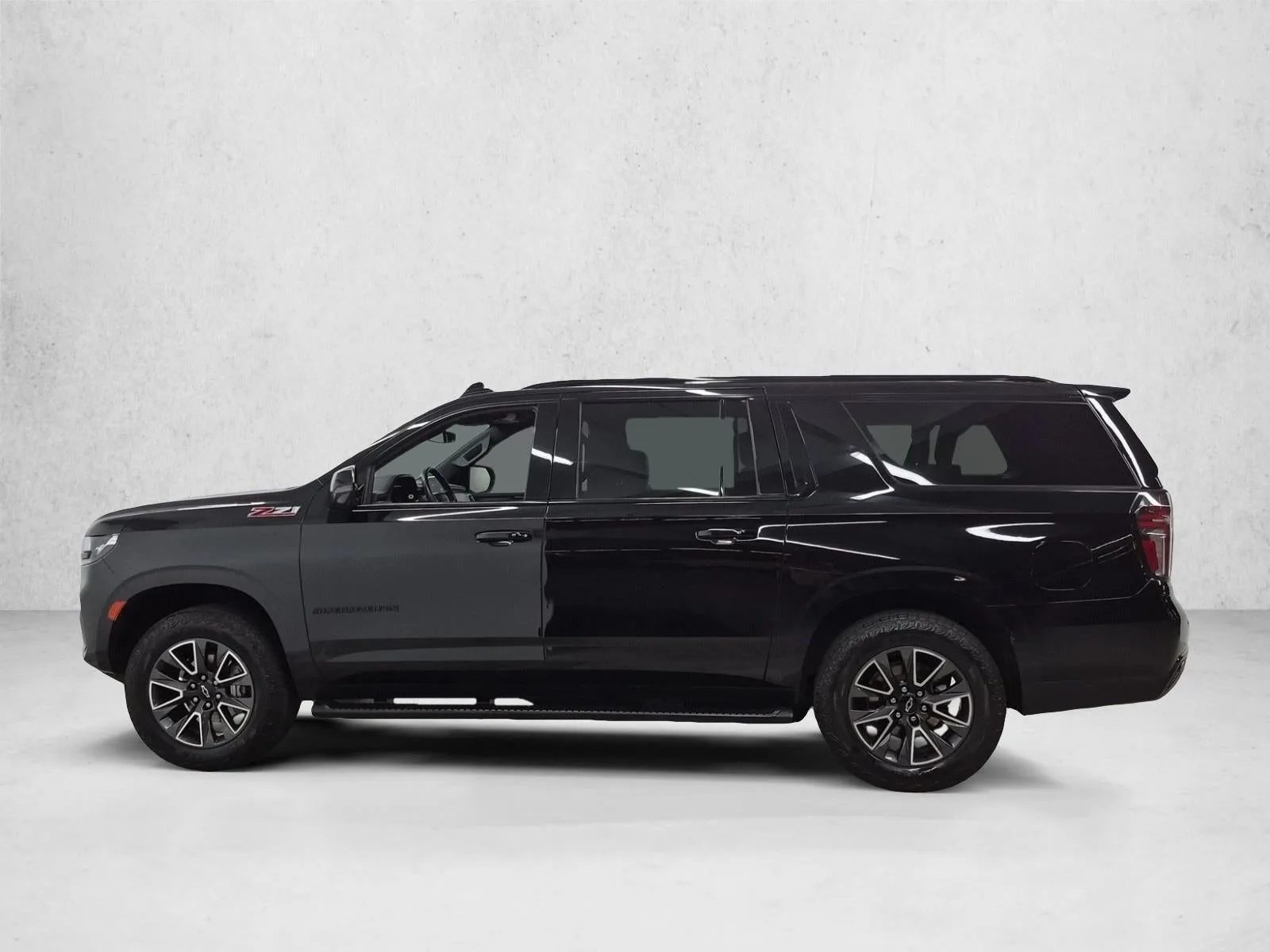 2023 Chevrolet Suburban Z71 photo 9